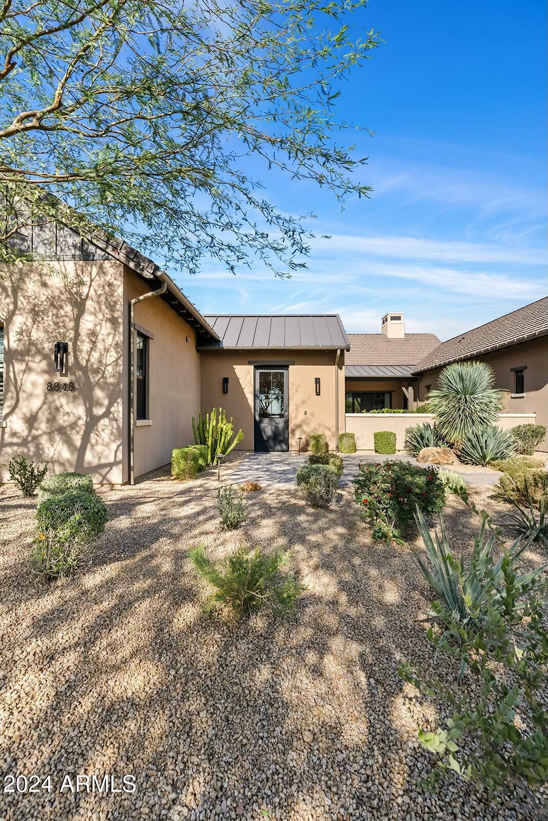 8848 E VIA DEL SOL Drive