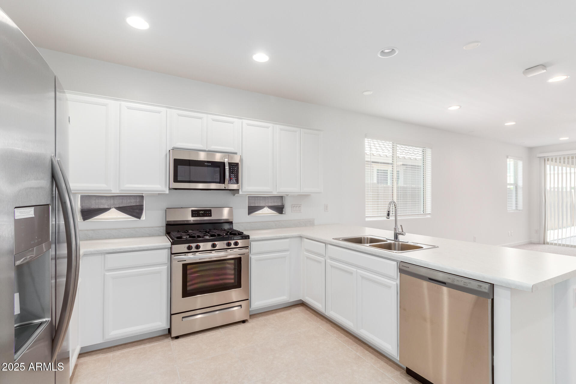 2224 W MINTON Street