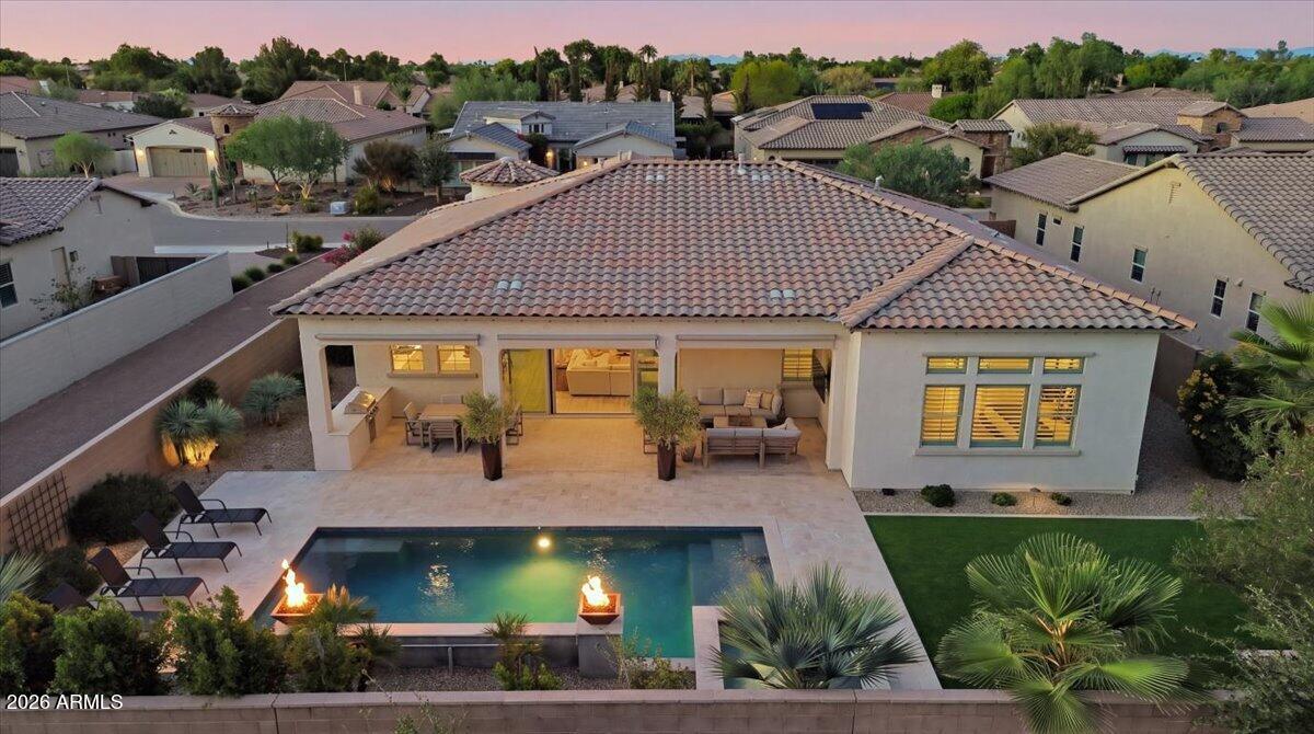 871 E PEACH TREE Place
