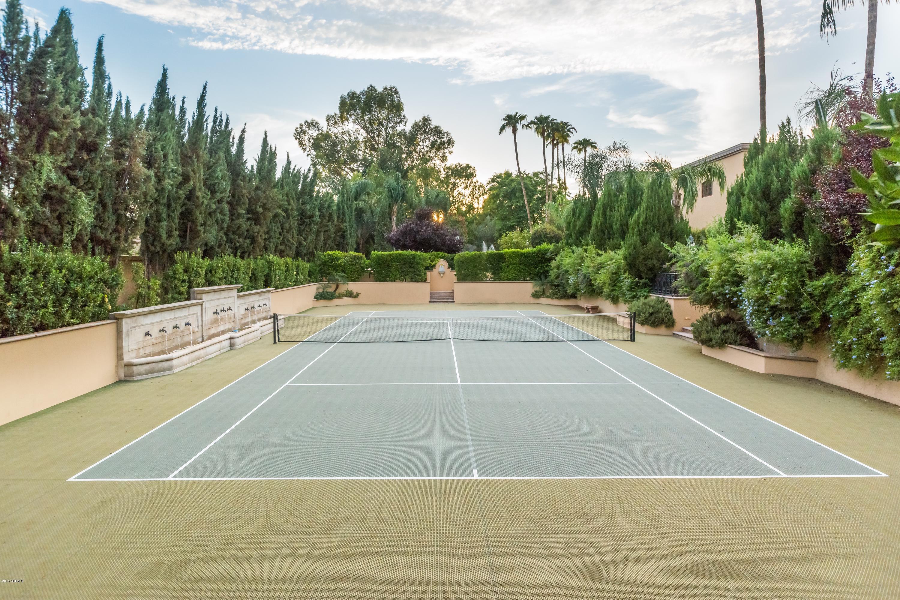 EQUESTRIAN MANOR - Residential