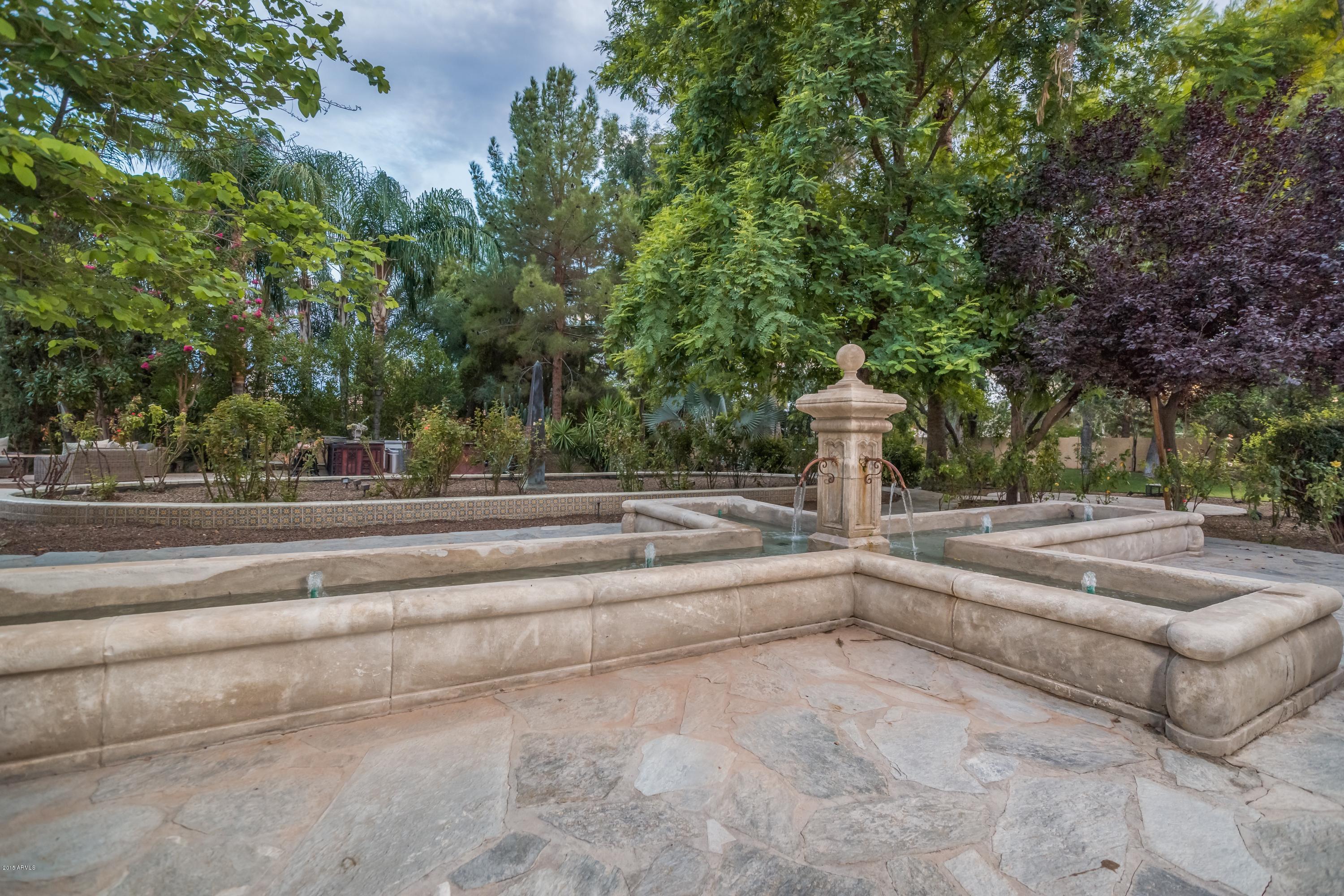 EQUESTRIAN MANOR - Residential
