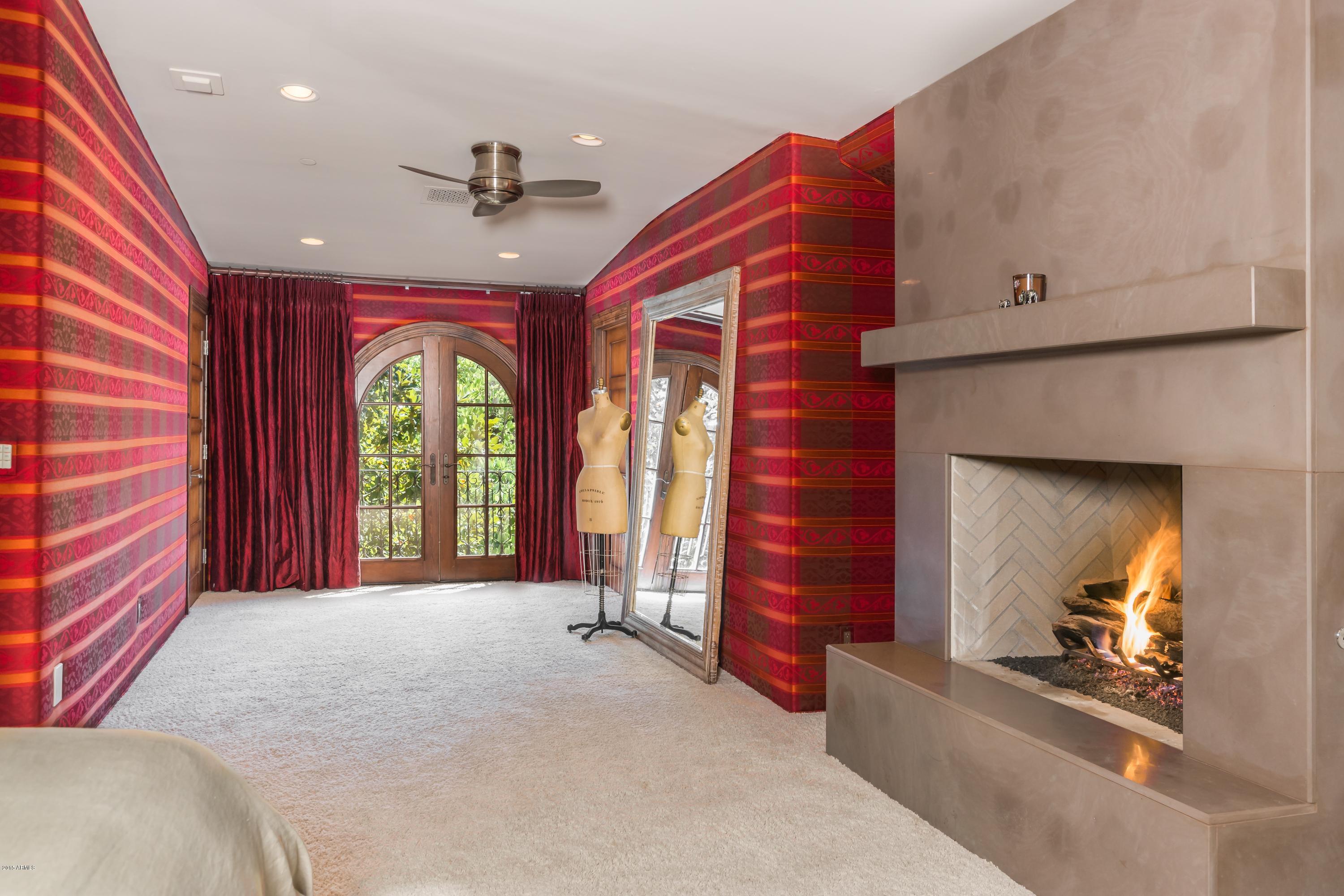 EQUESTRIAN MANOR - Residential