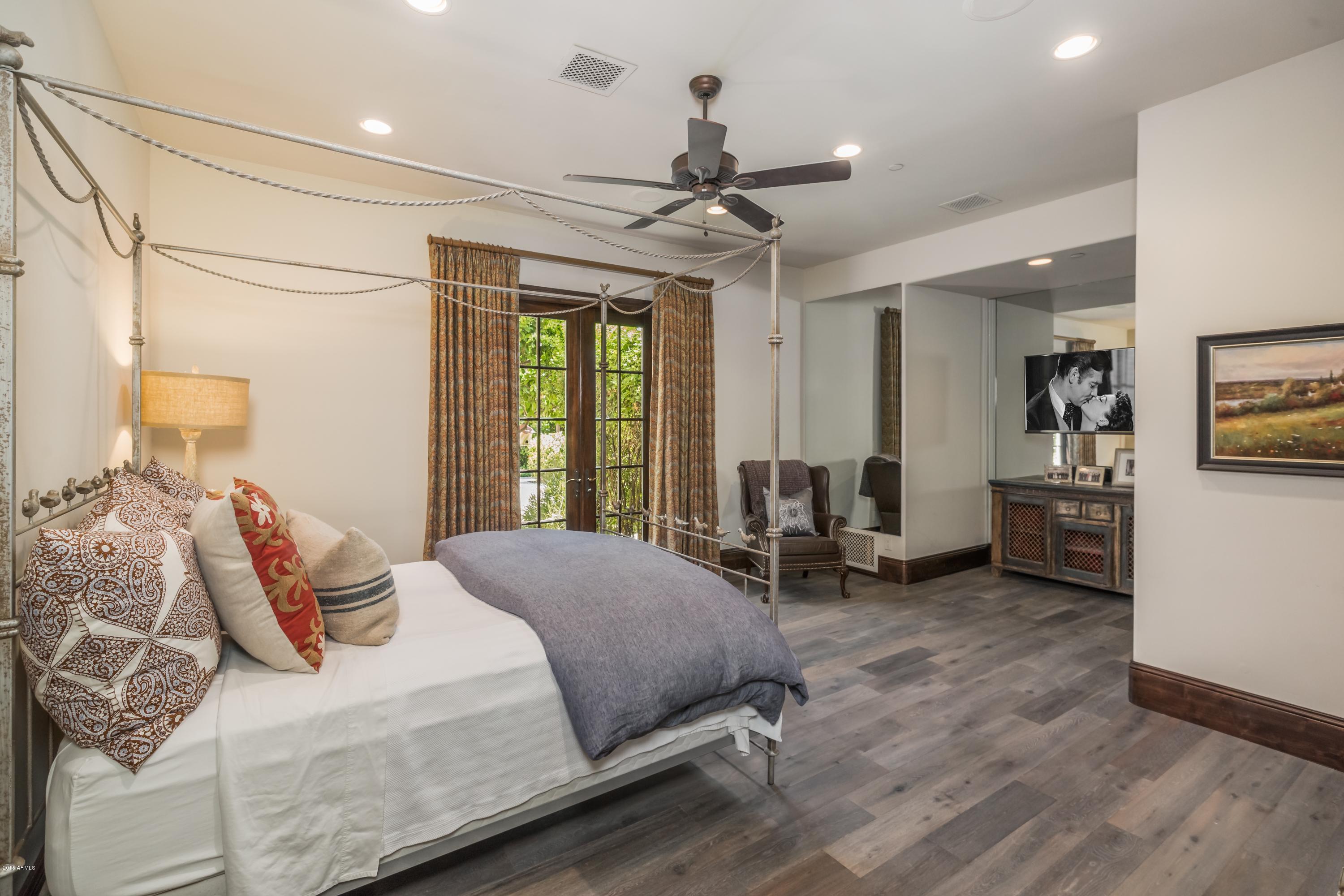 EQUESTRIAN MANOR - Residential