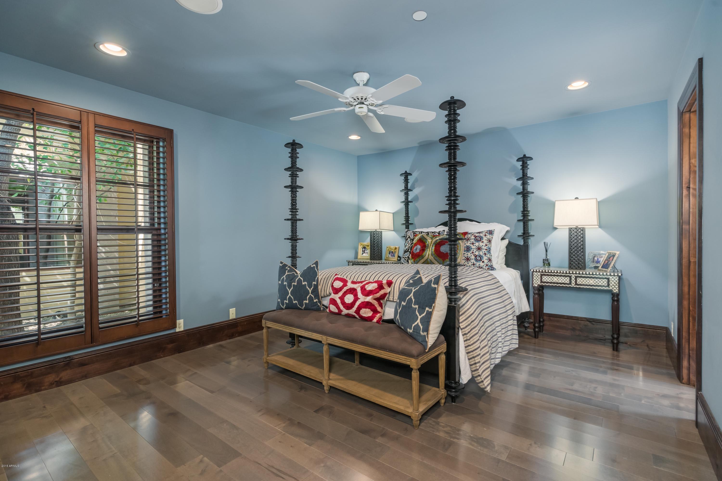 EQUESTRIAN MANOR - Residential