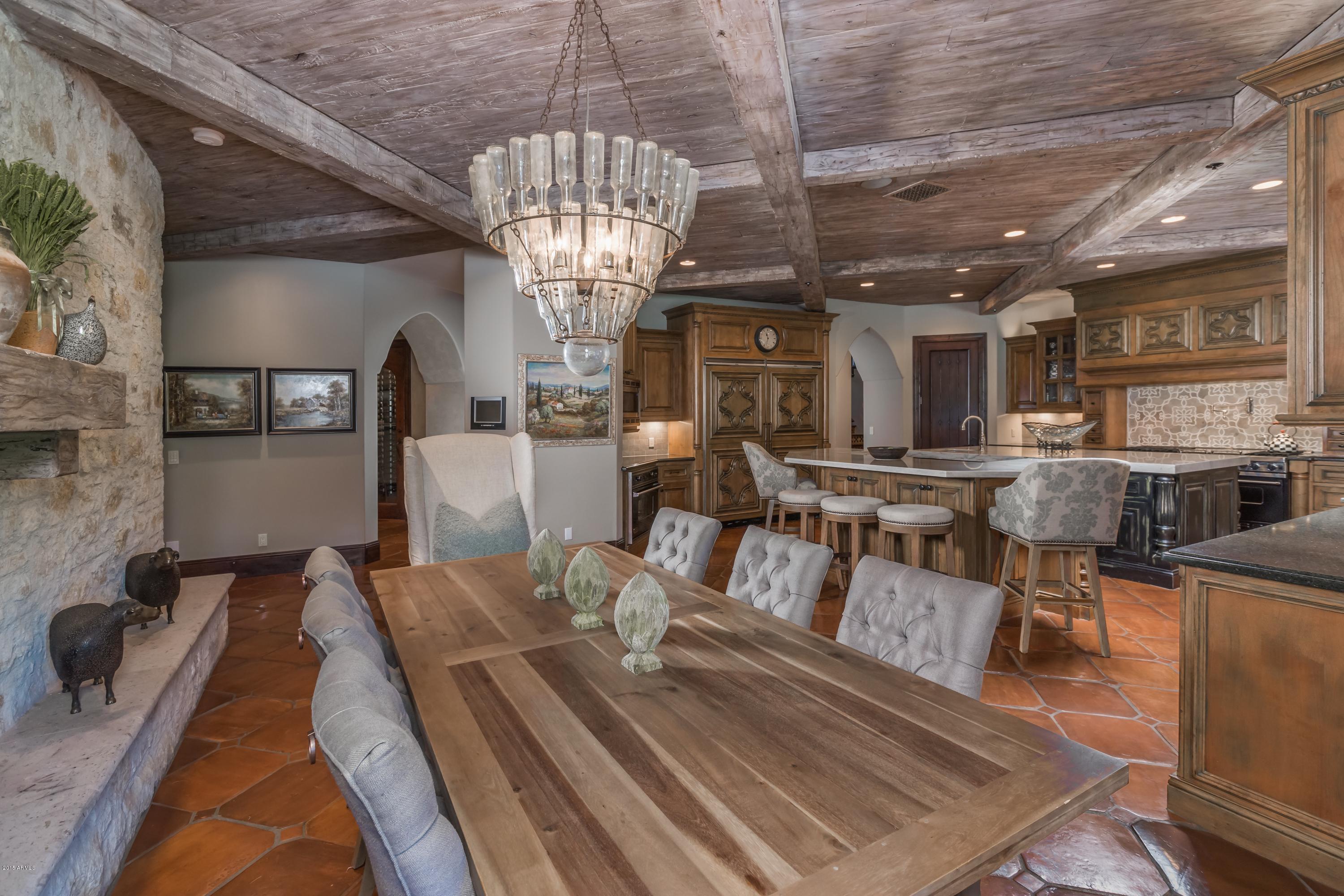 EQUESTRIAN MANOR - Residential