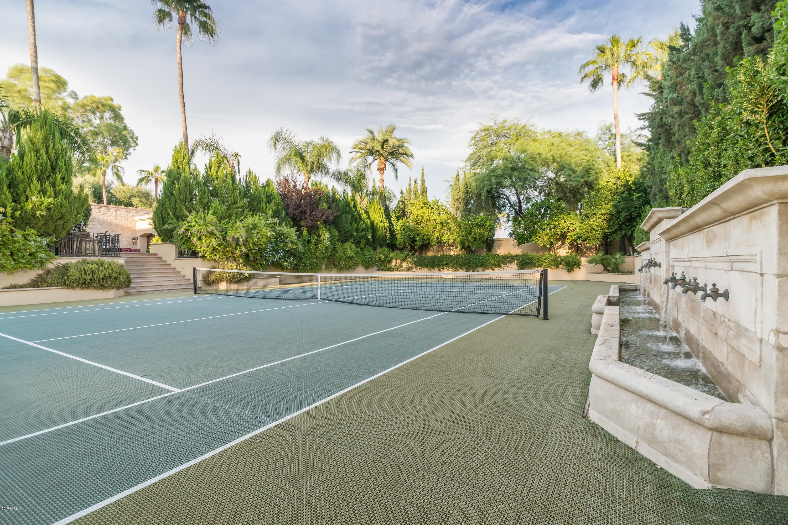 EQUESTRIAN MANOR - Residential