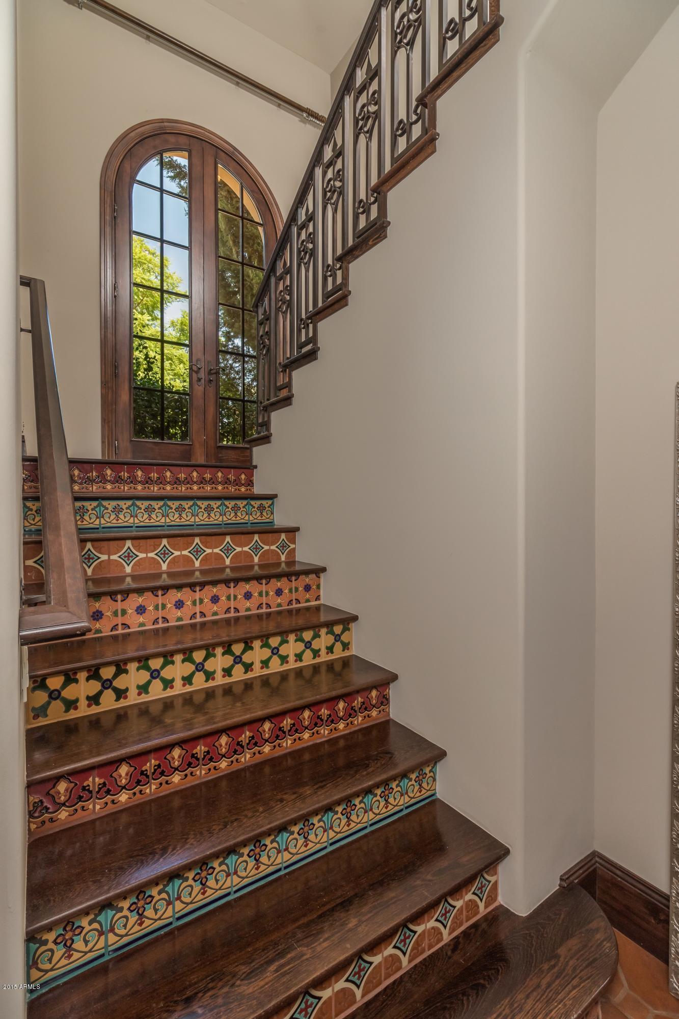 EQUESTRIAN MANOR - Residential