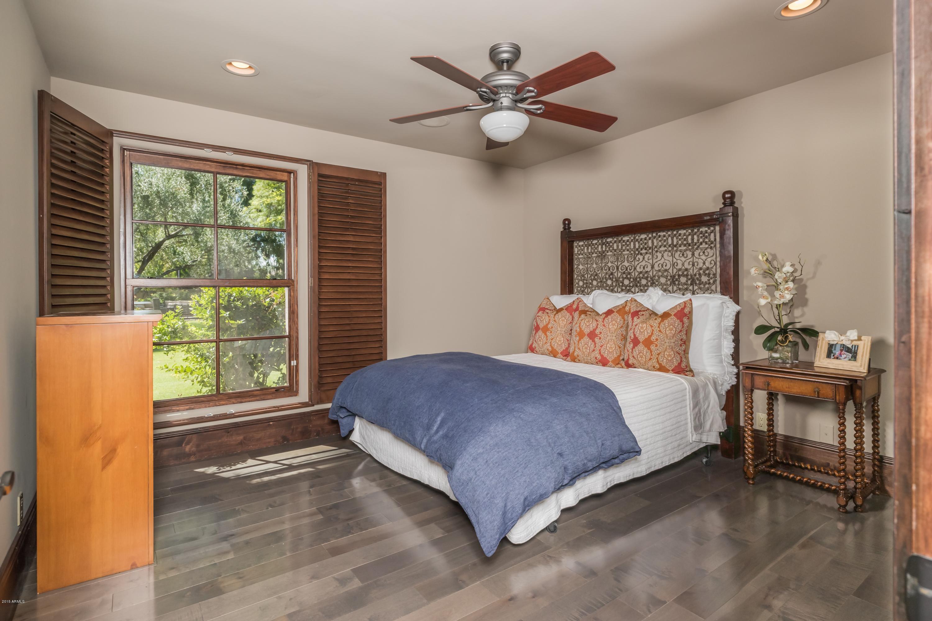 EQUESTRIAN MANOR - Residential