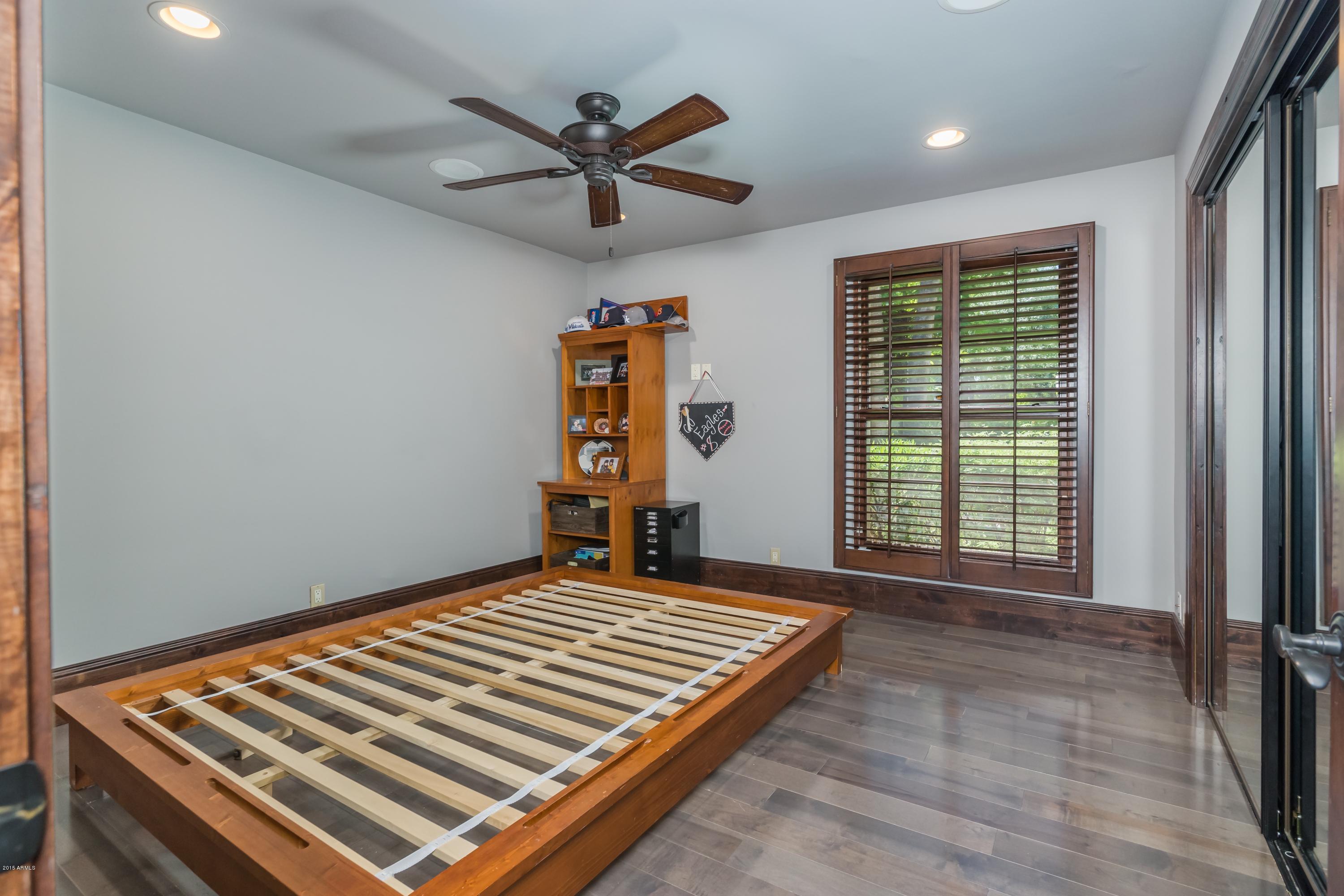 EQUESTRIAN MANOR - Residential