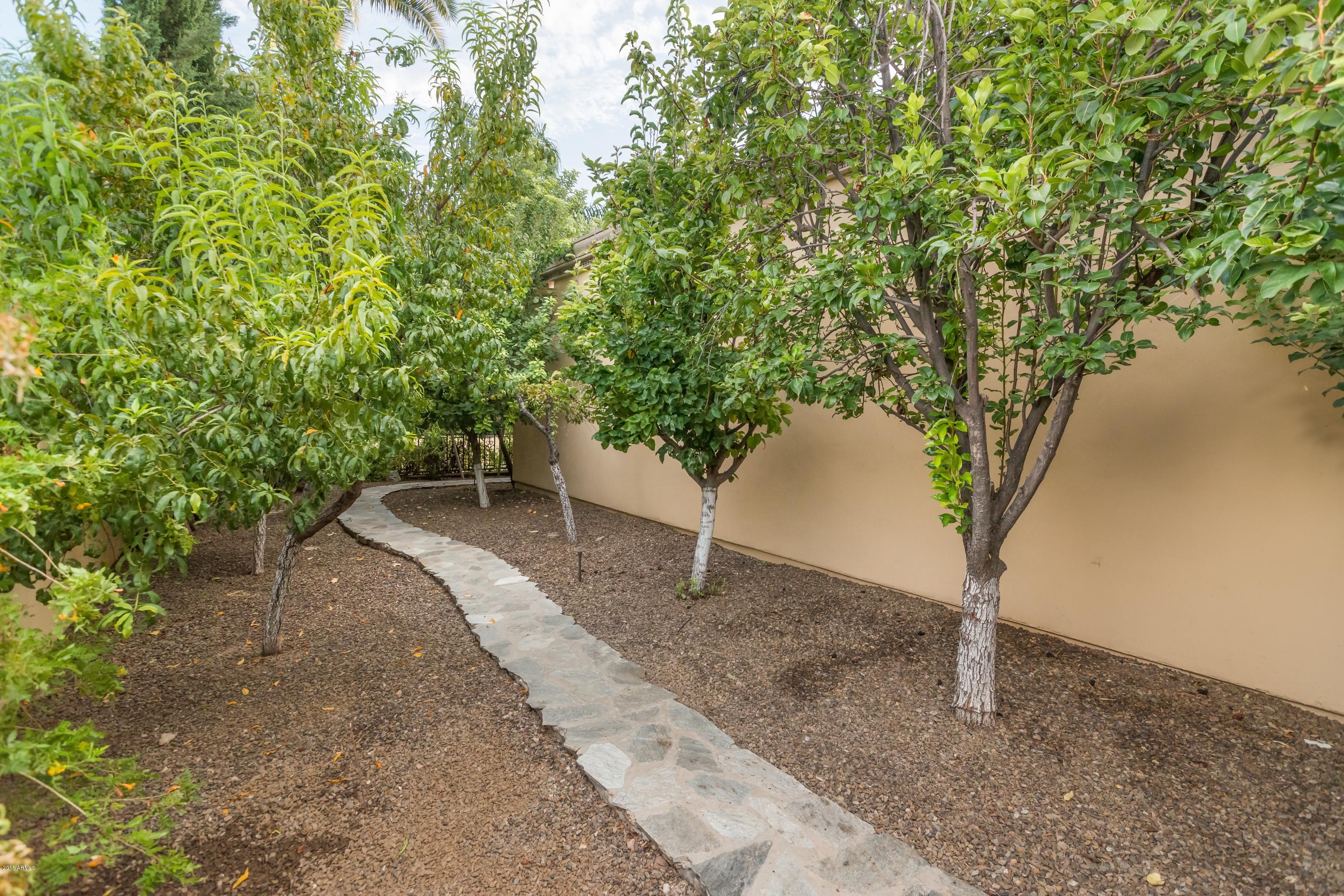 EQUESTRIAN MANOR - Residential