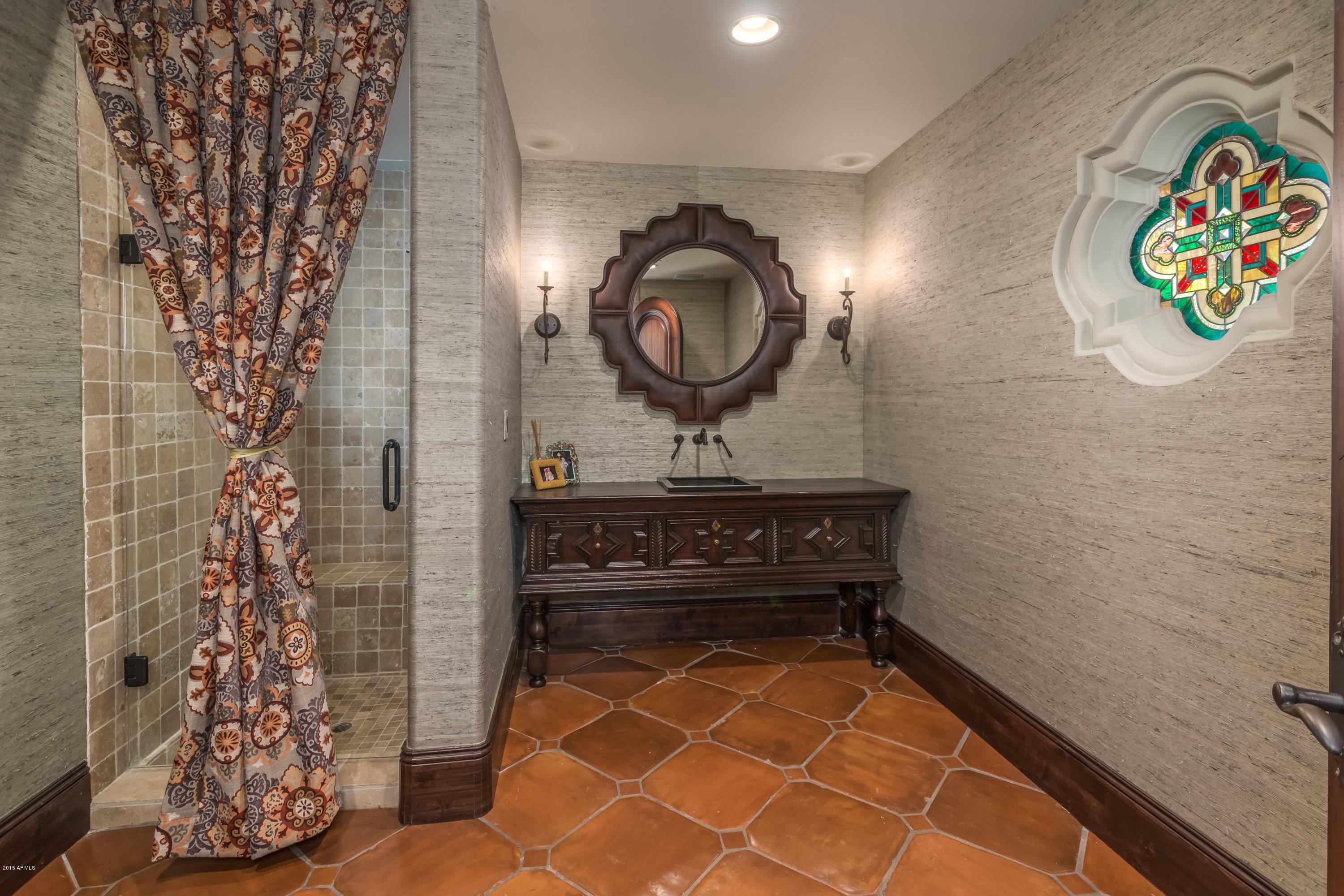 EQUESTRIAN MANOR - Residential