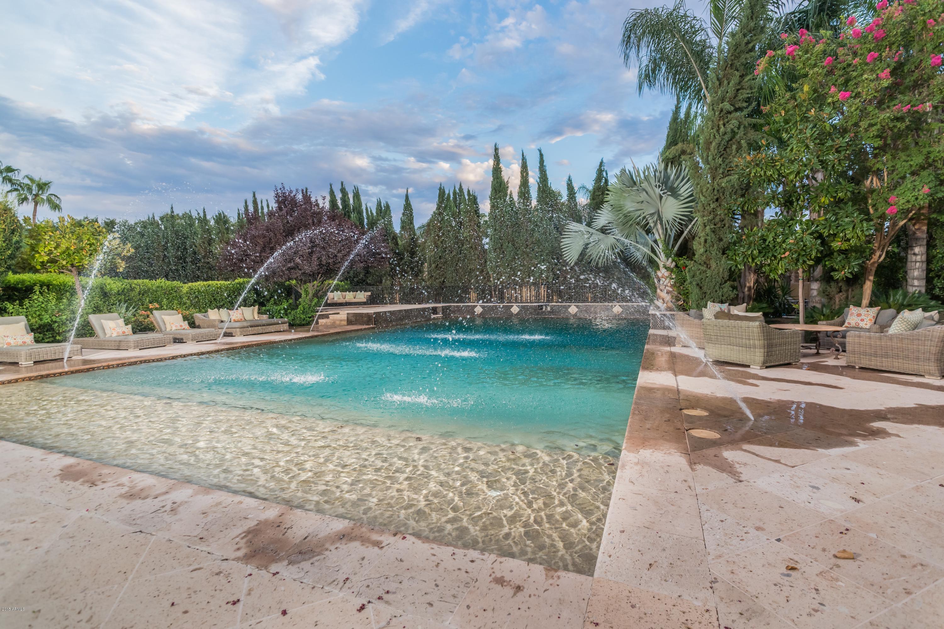 EQUESTRIAN MANOR - Residential