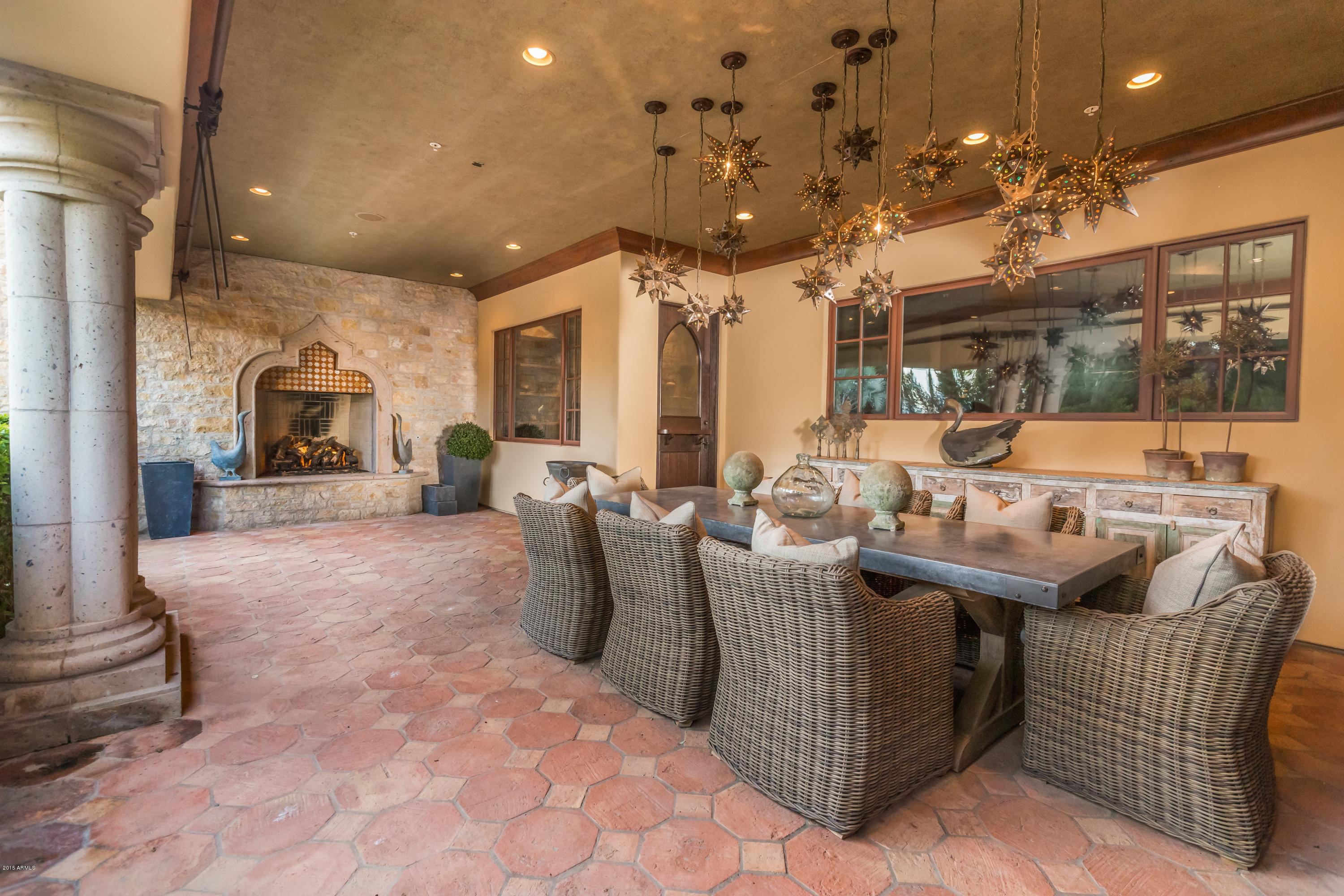 EQUESTRIAN MANOR - Residential