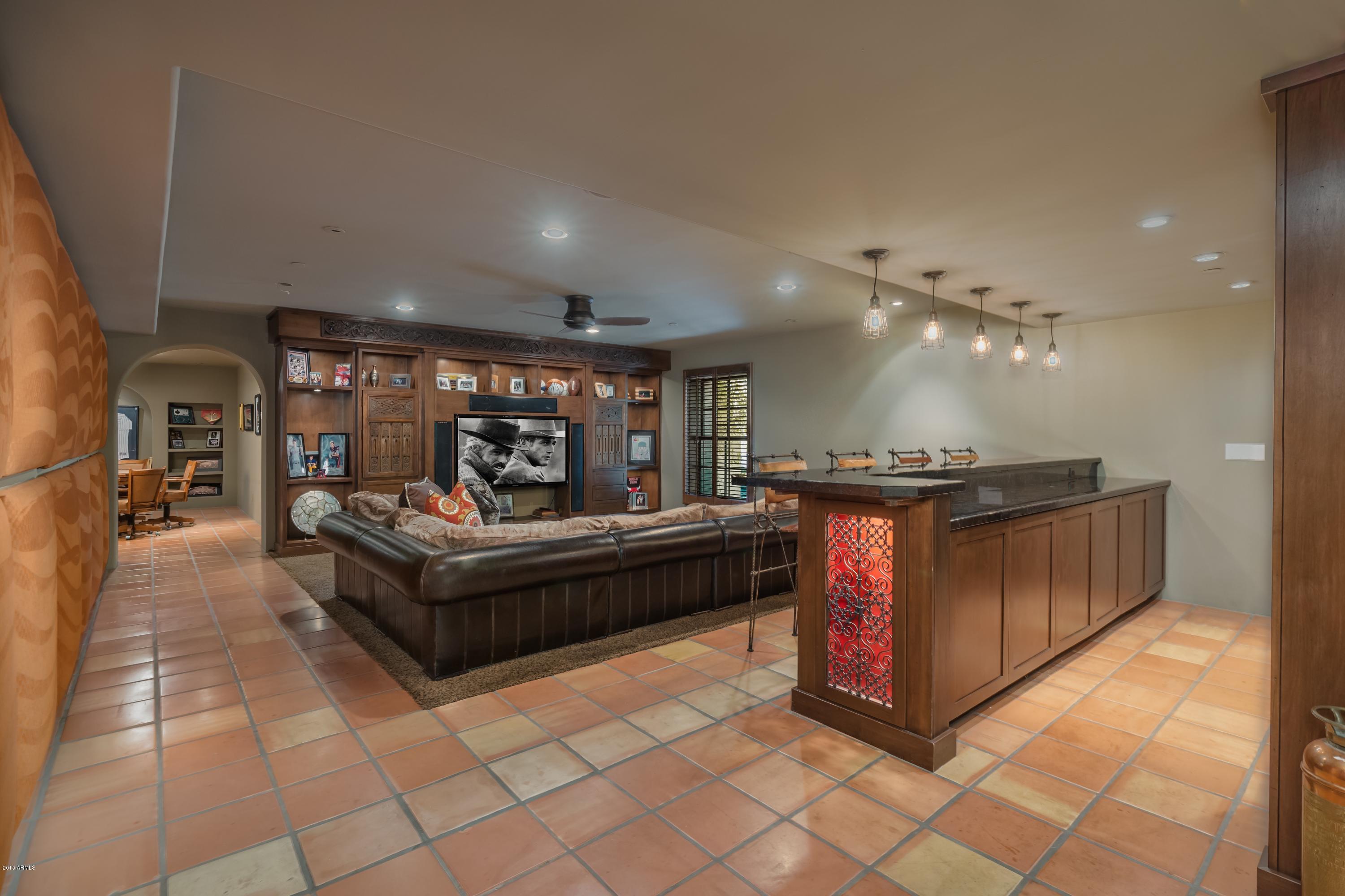 EQUESTRIAN MANOR - Residential
