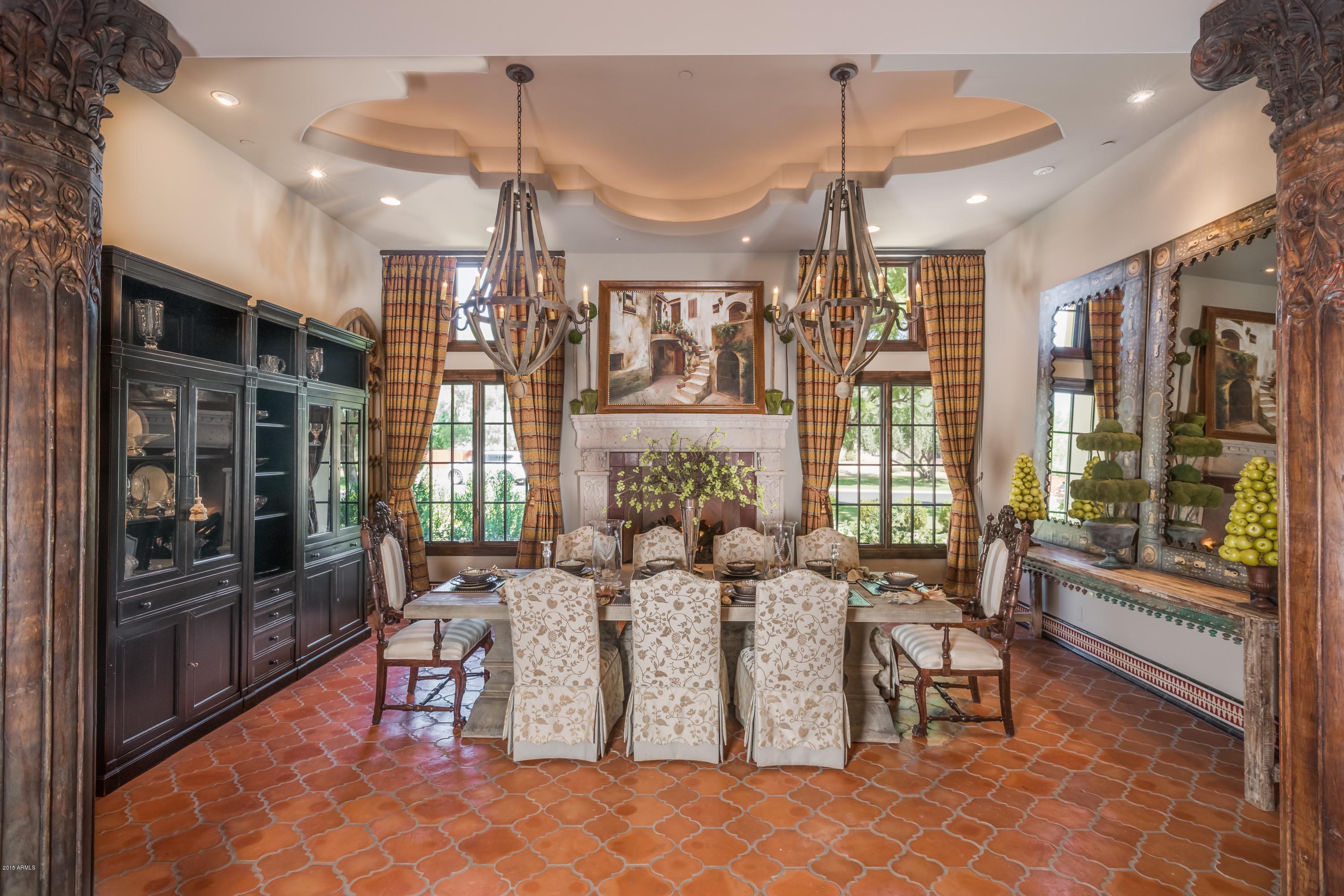 EQUESTRIAN MANOR - Residential