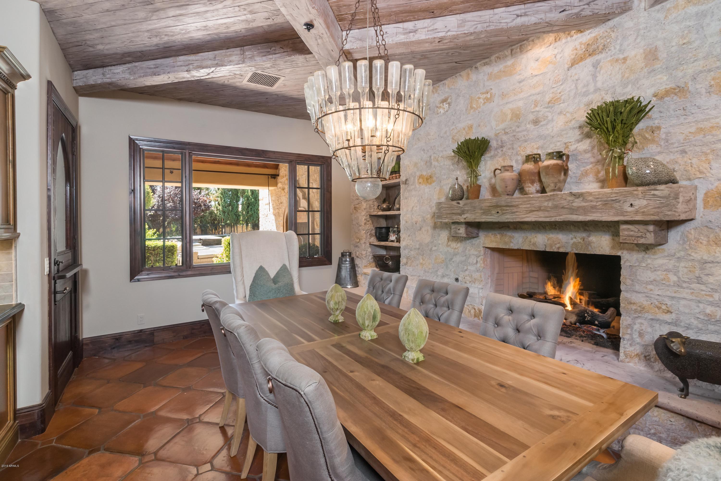 EQUESTRIAN MANOR - Residential
