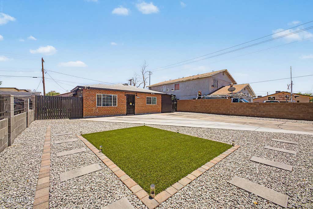Photo of 1449 S 11th Avenue, Phoenix, AZ 85007 (MLS # 7054242)