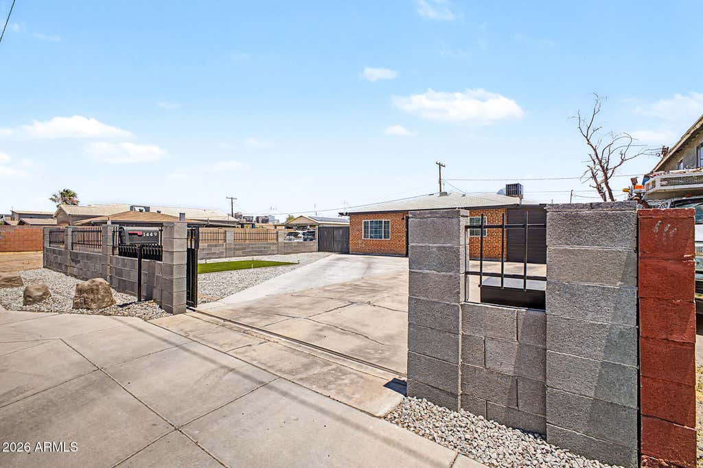 Photo of 1449 S 11th Avenue, Phoenix, AZ 85007 (MLS # 7054242)