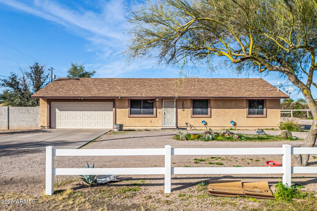 Photo of 1008 N Meridian Road, Apache Junction, AZ 85120 (MLS # 6961729)