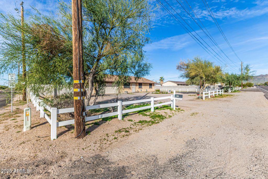 Photo of 1008 N Meridian Road, Apache Junction, AZ 85120 (MLS # 6961729)