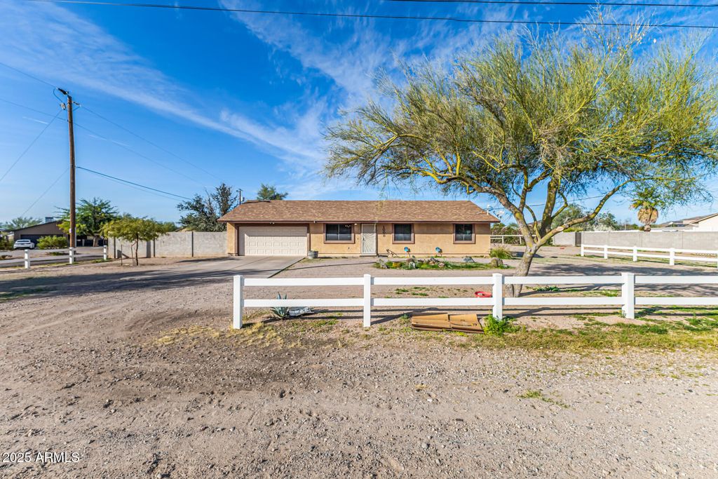 Photo of 1008 N Meridian Road, Apache Junction, AZ 85120 (MLS # 6961729)