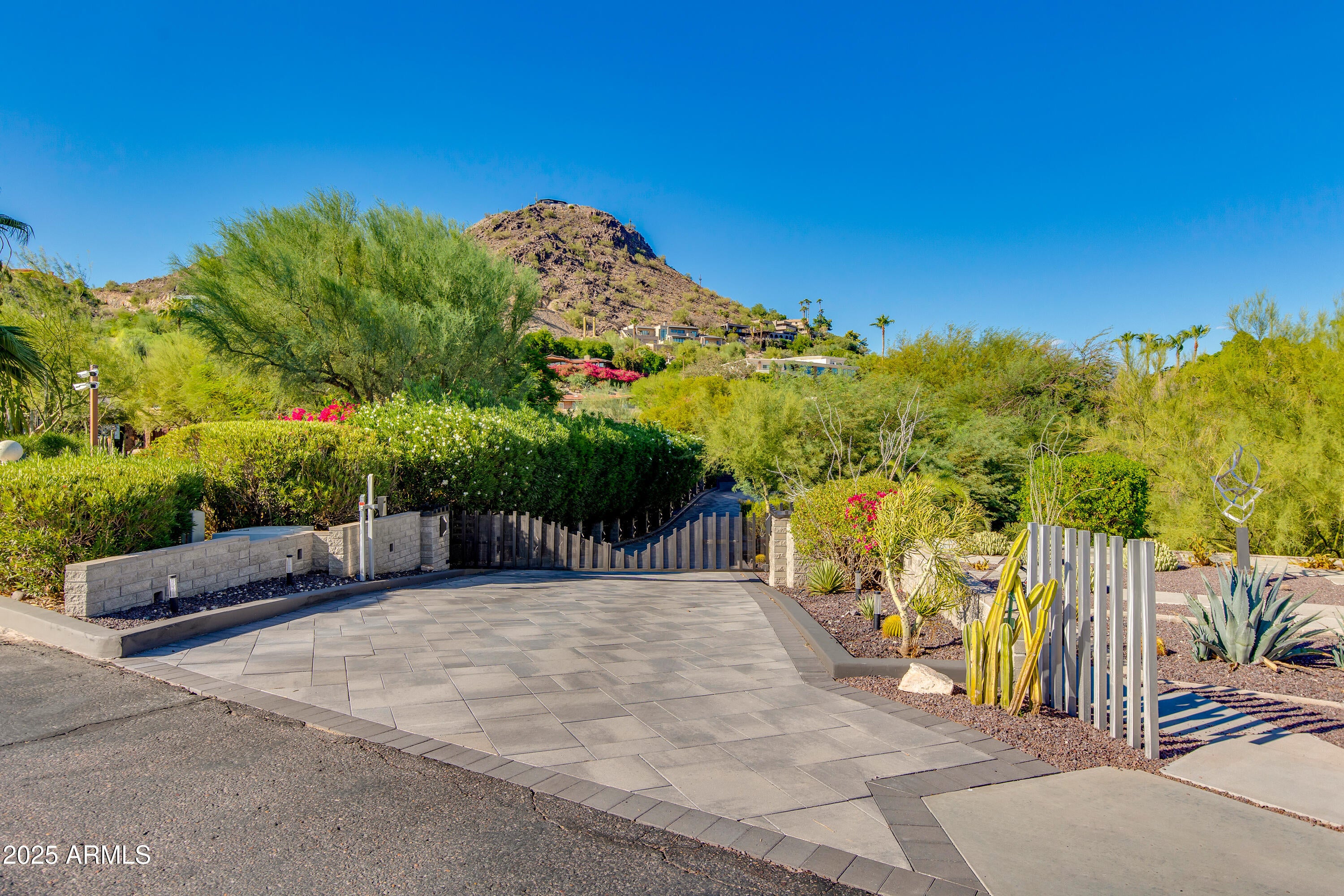 4306 E DESERT CREST Drive