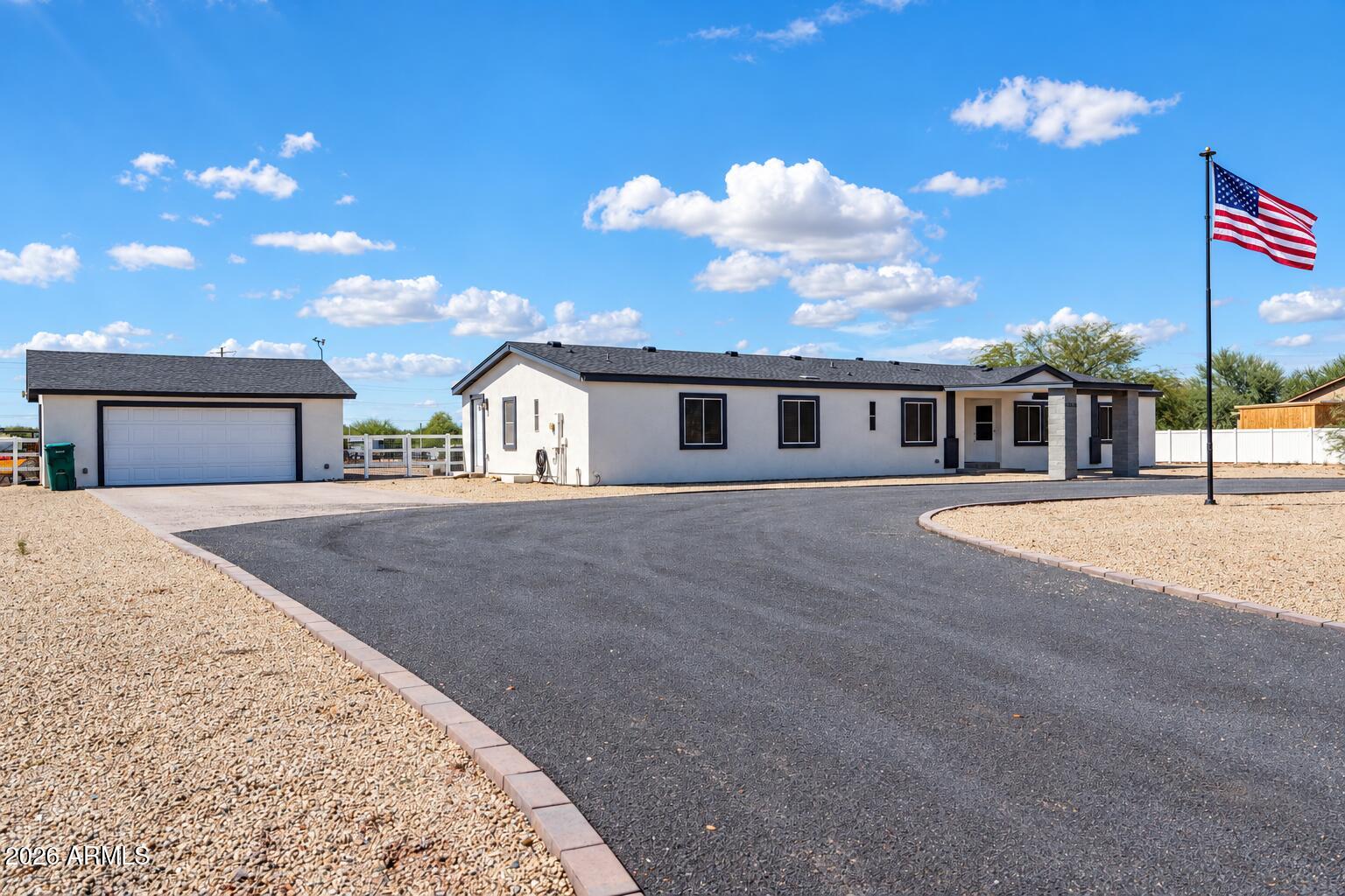 23538 N MUSTANG Way
