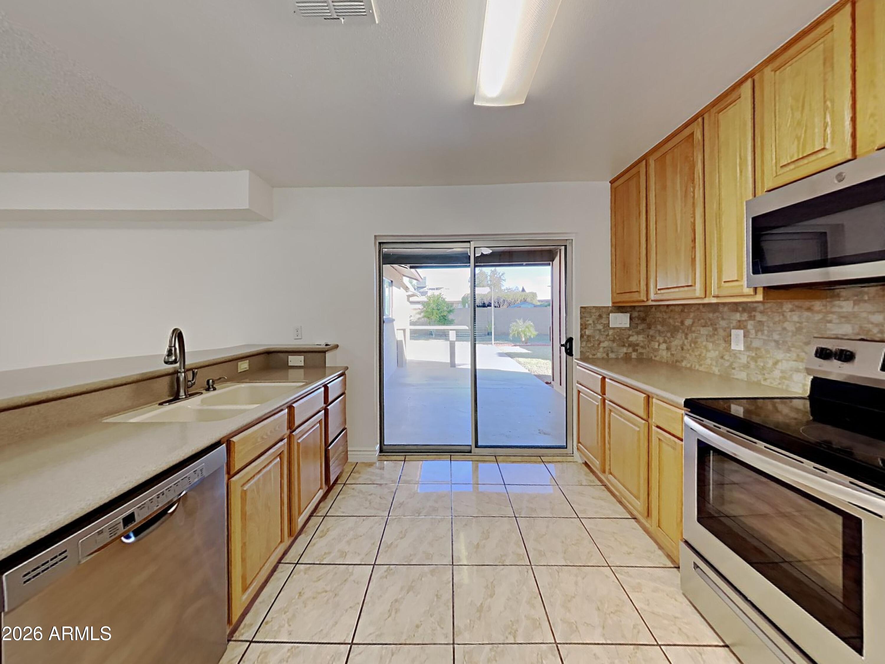 2402 W Altadena Avenue