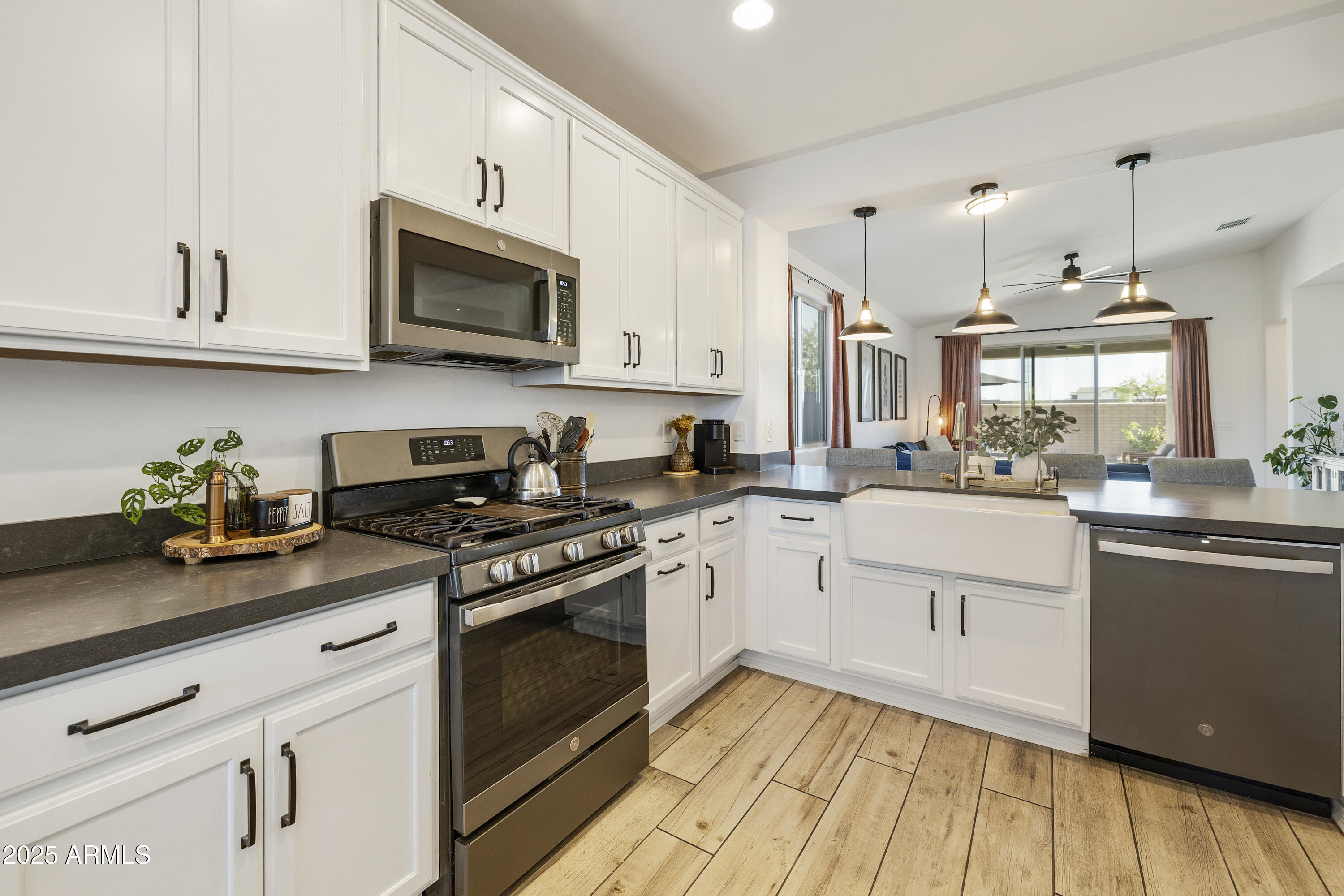 5813 S DEL RANCHO --