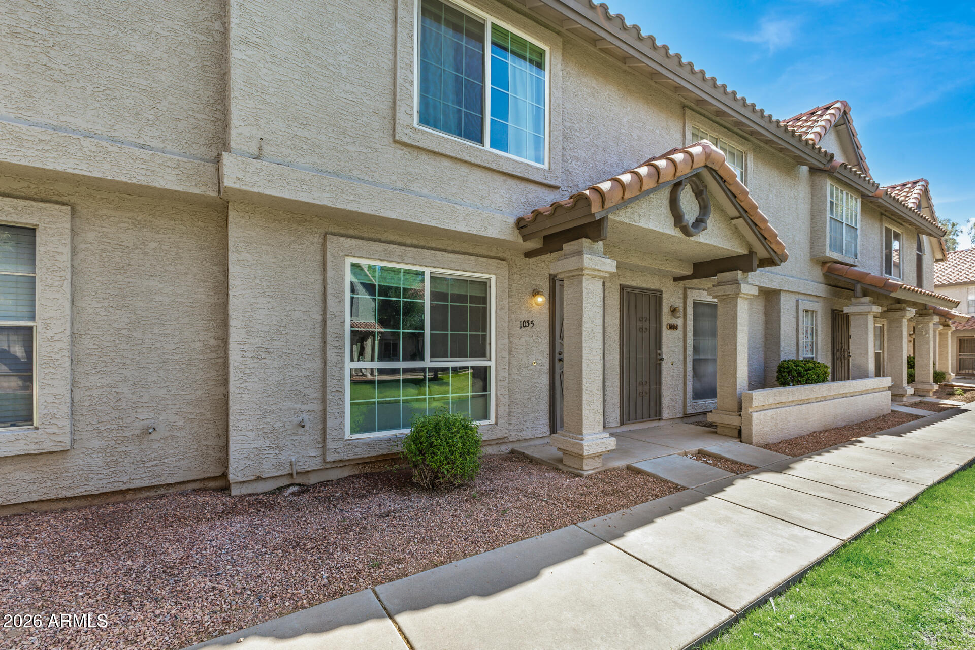 1961 N HARTFORD Street 1035