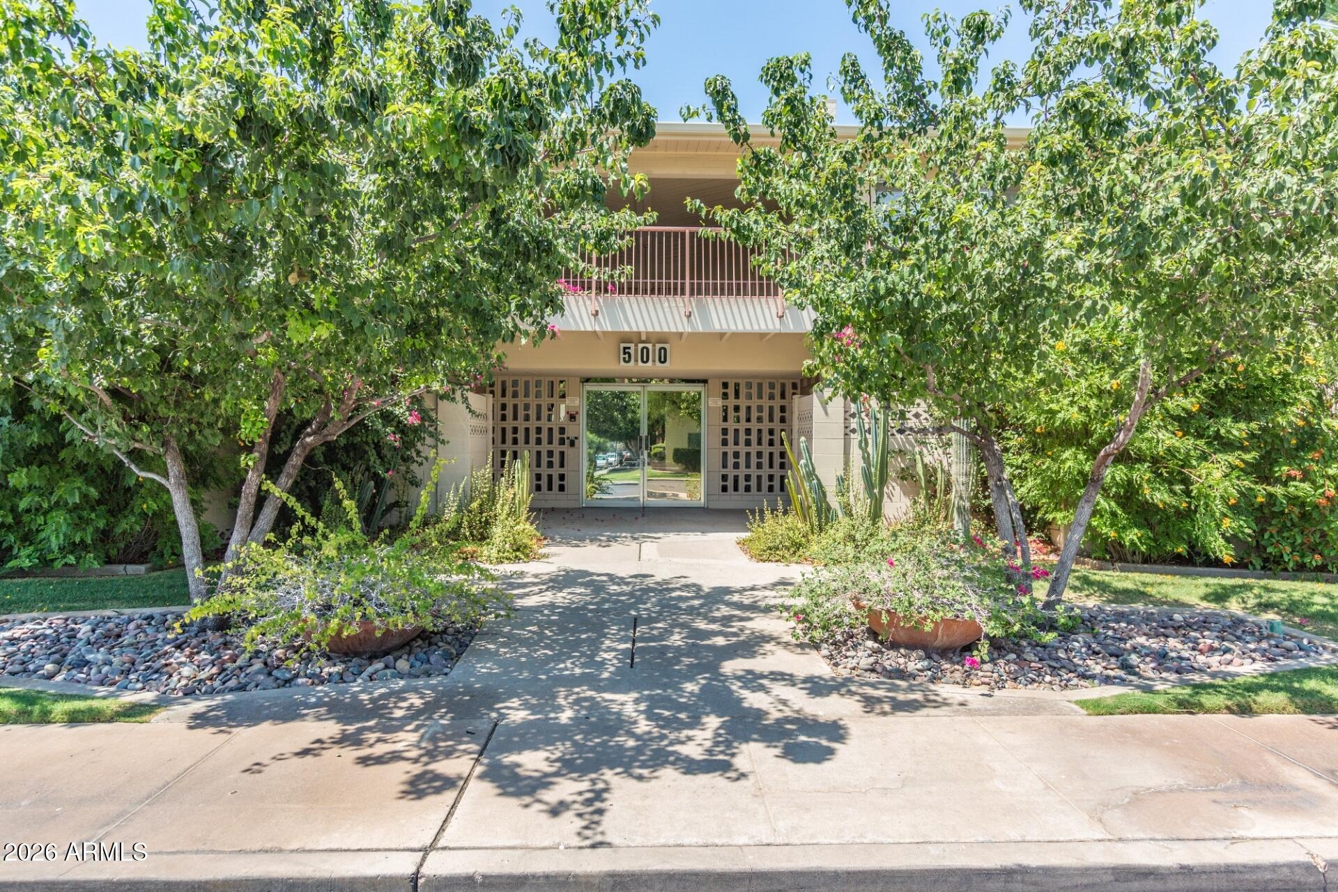 500 W CLARENDON Avenue C7
