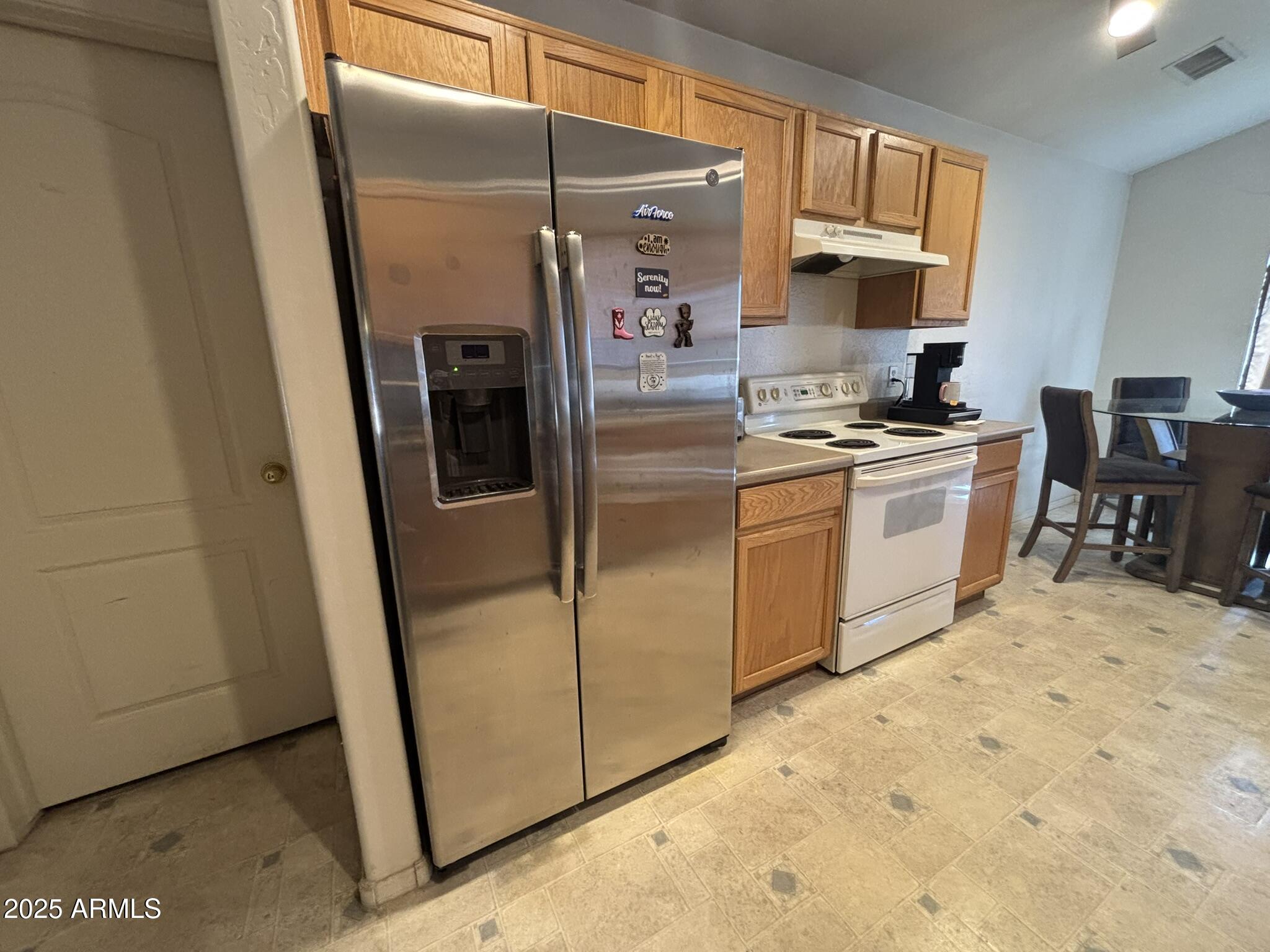 Tolleson, Arizona 85353, United States, 3 Bedrooms Bedrooms, ,2 BathroomsBathrooms,Residential,Active,187884