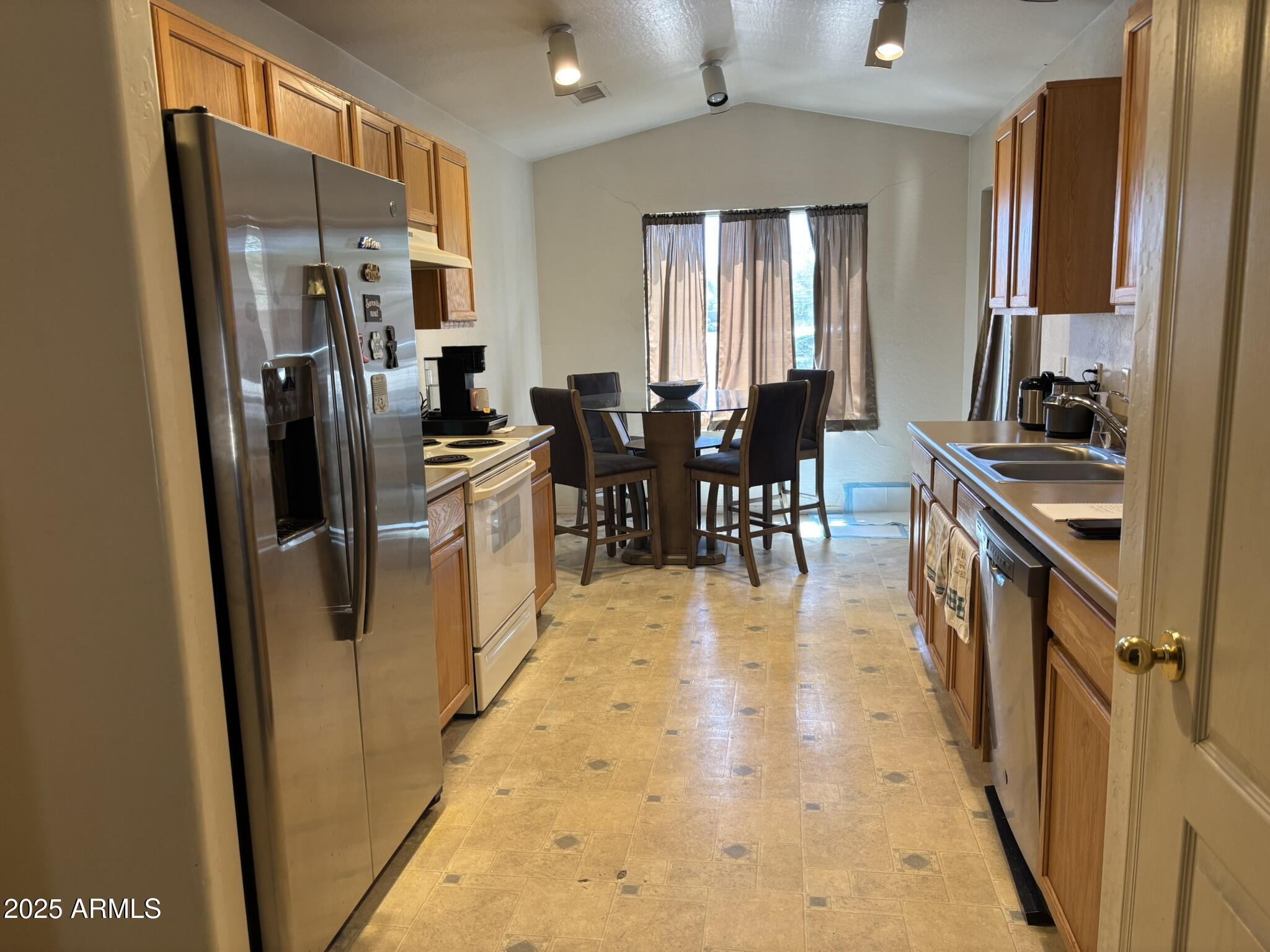 Tolleson, Arizona 85353, United States, 3 Bedrooms Bedrooms, ,2 BathroomsBathrooms,Residential,Active,187884