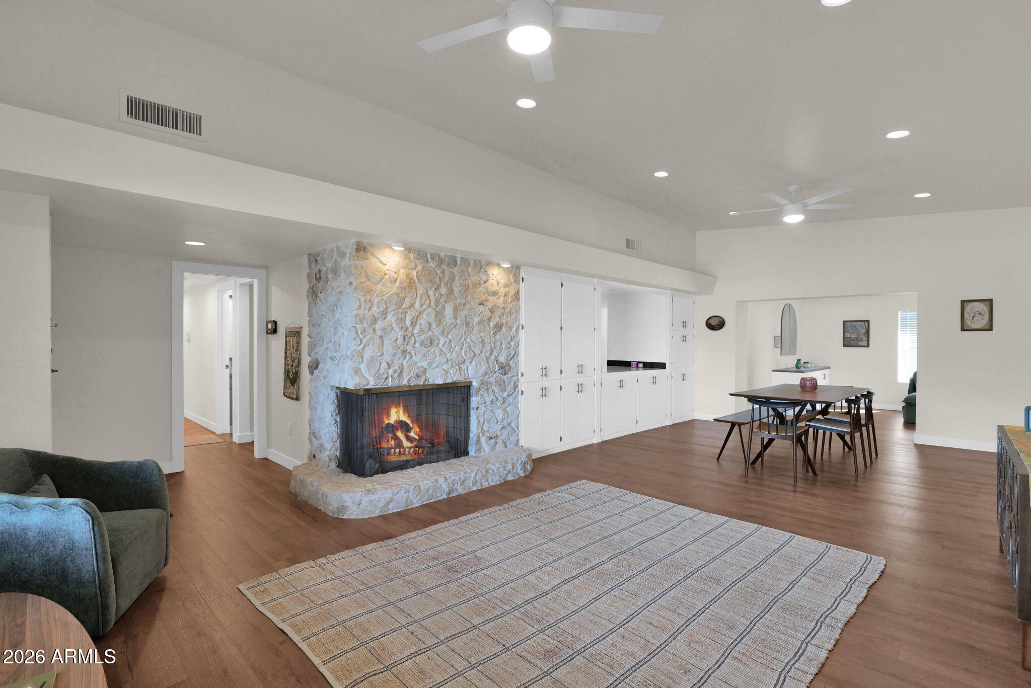 5835 W BELMONT Avenue