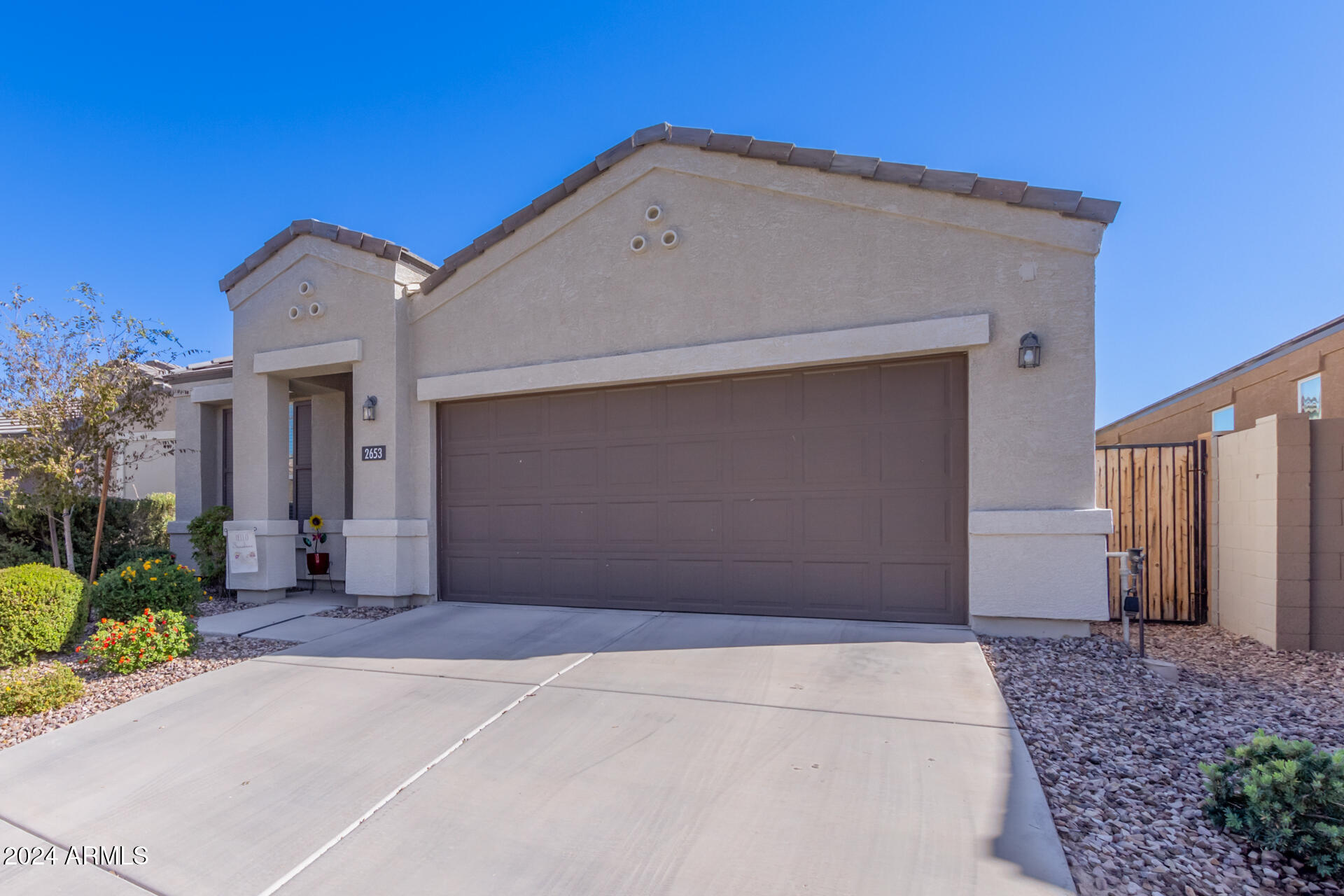 2653 N WRIGLEY Drive