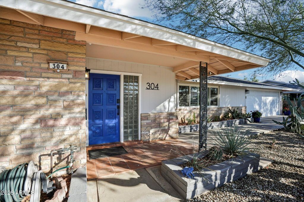 Photo of 304 E Concorda Drive, Tempe, AZ 85282 (MLS # 6992088)