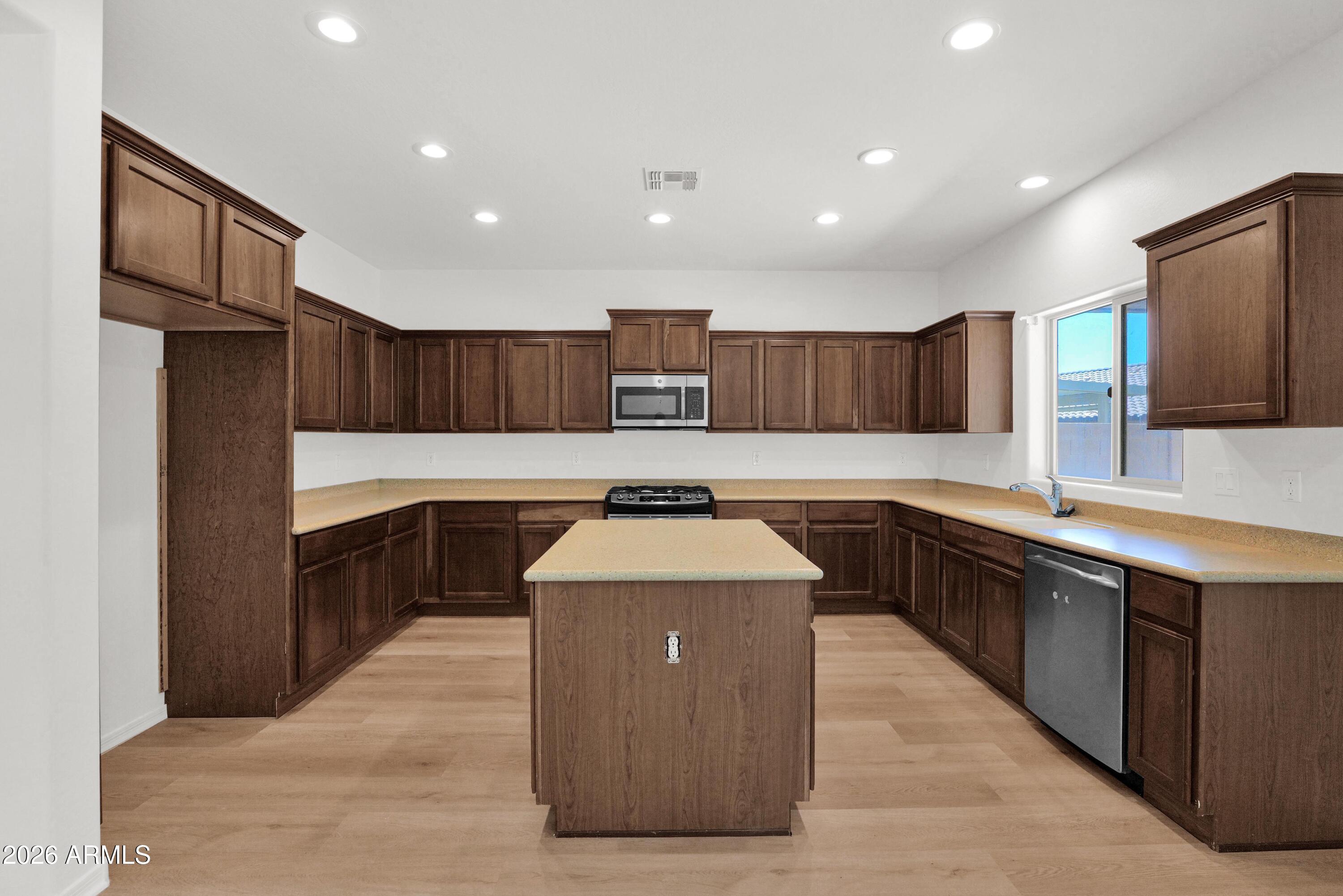 MOUNTAIN HORIZONS UNIT 8 - Residential