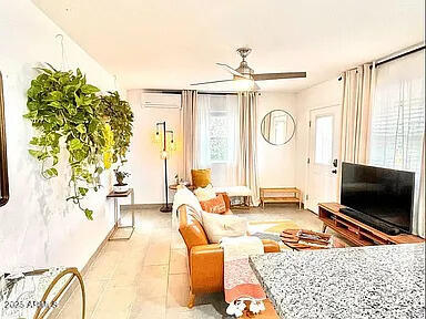 4815 E WINDSOR Avenue