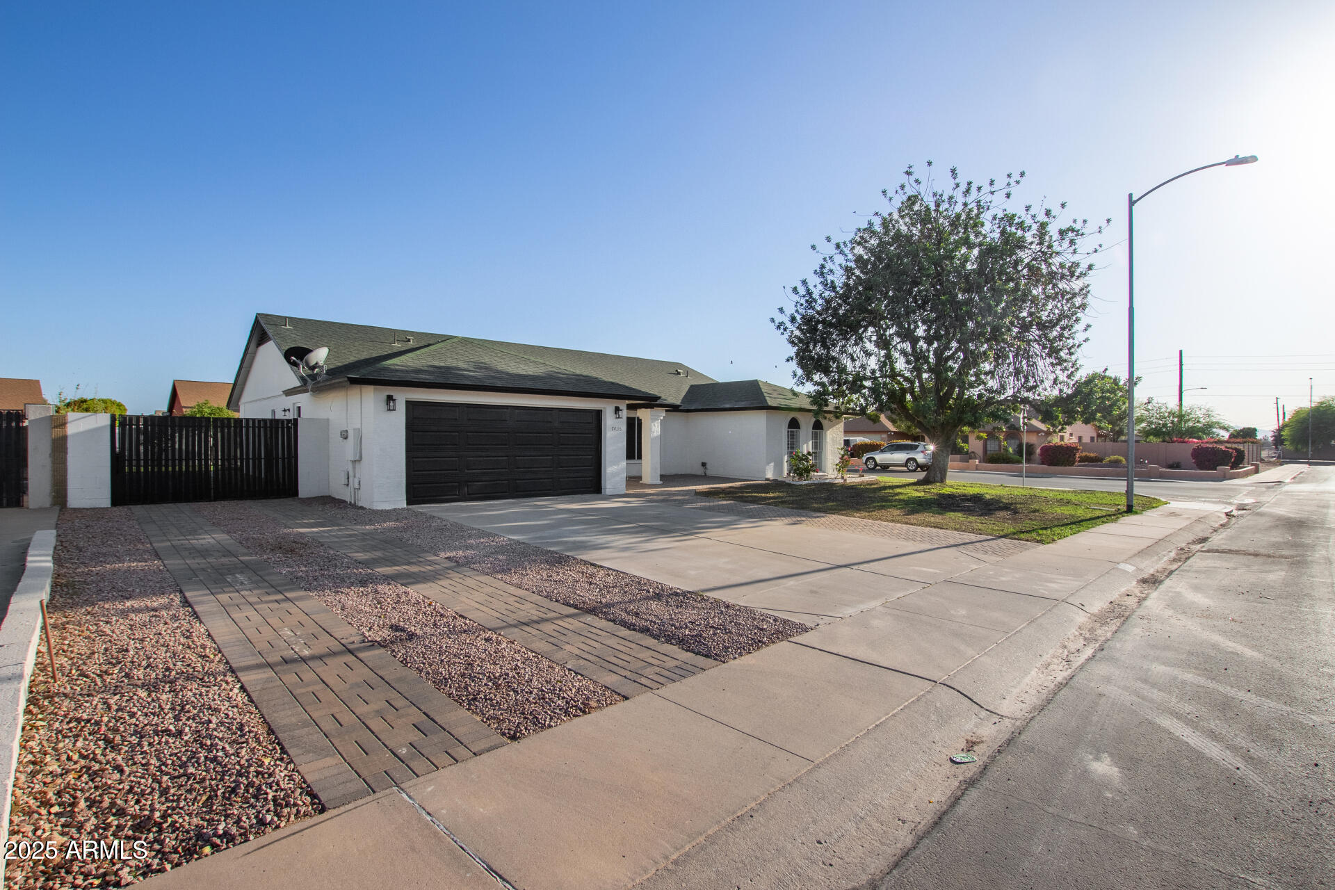 7425 W CORRINE Drive