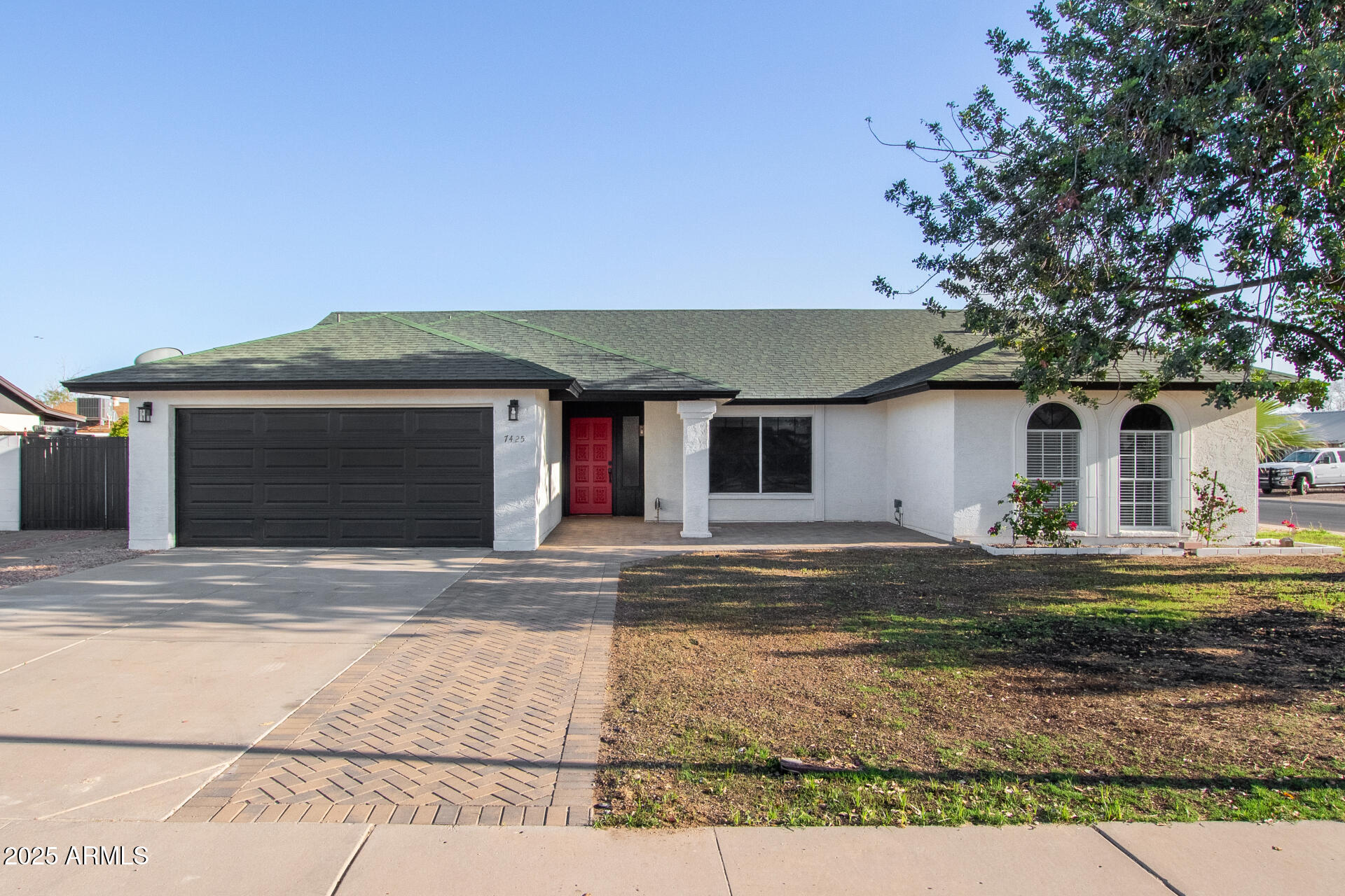7425 W CORRINE Drive