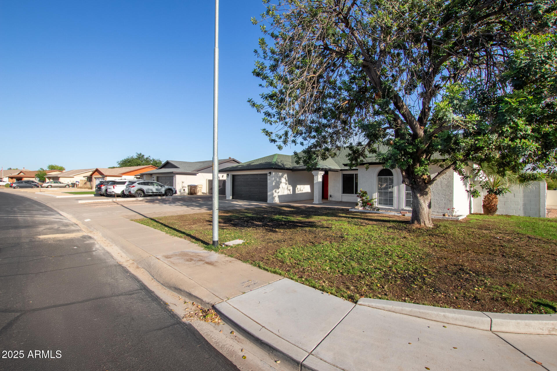 7425 W CORRINE Drive