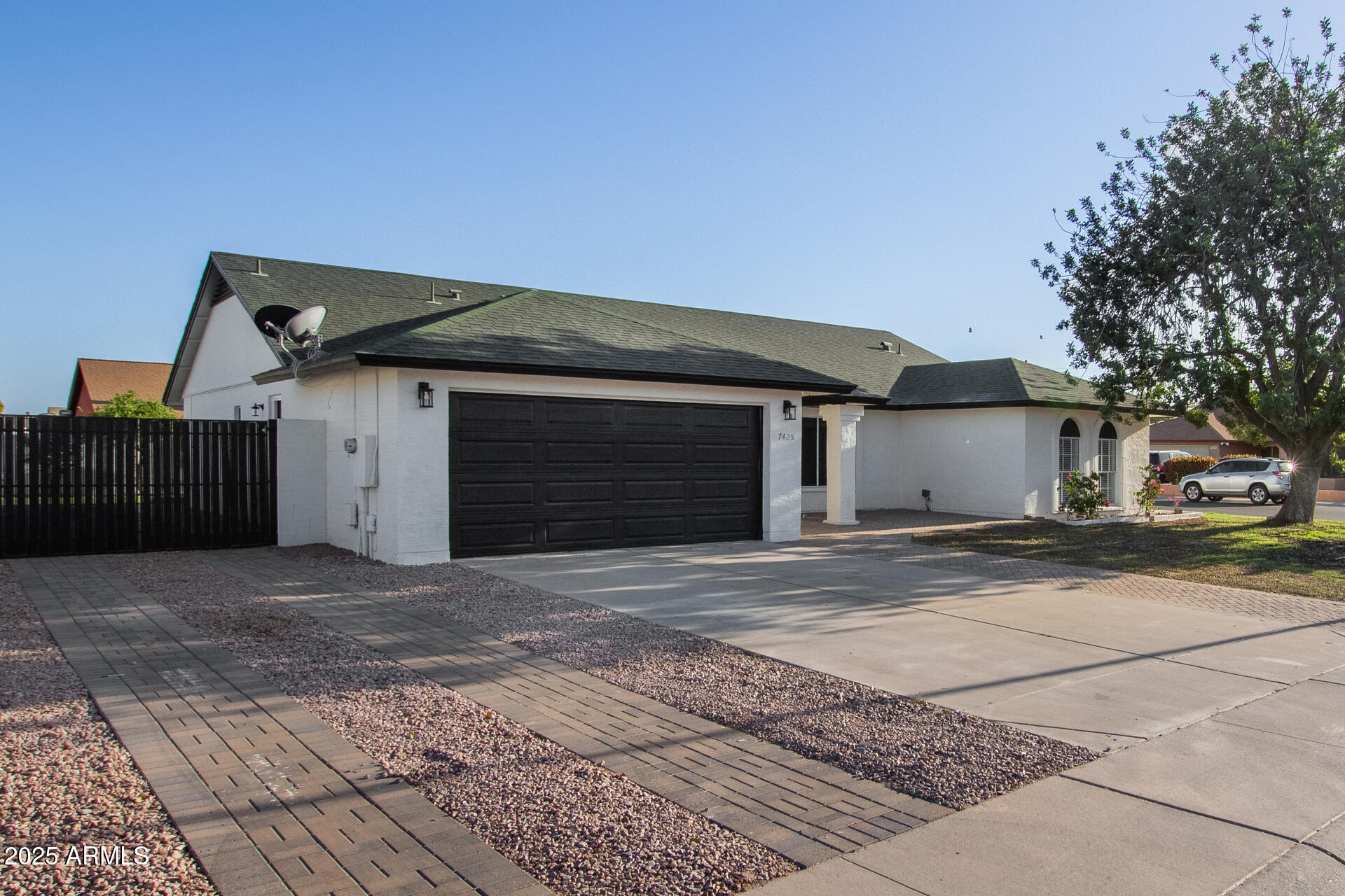 7425 W CORRINE Drive