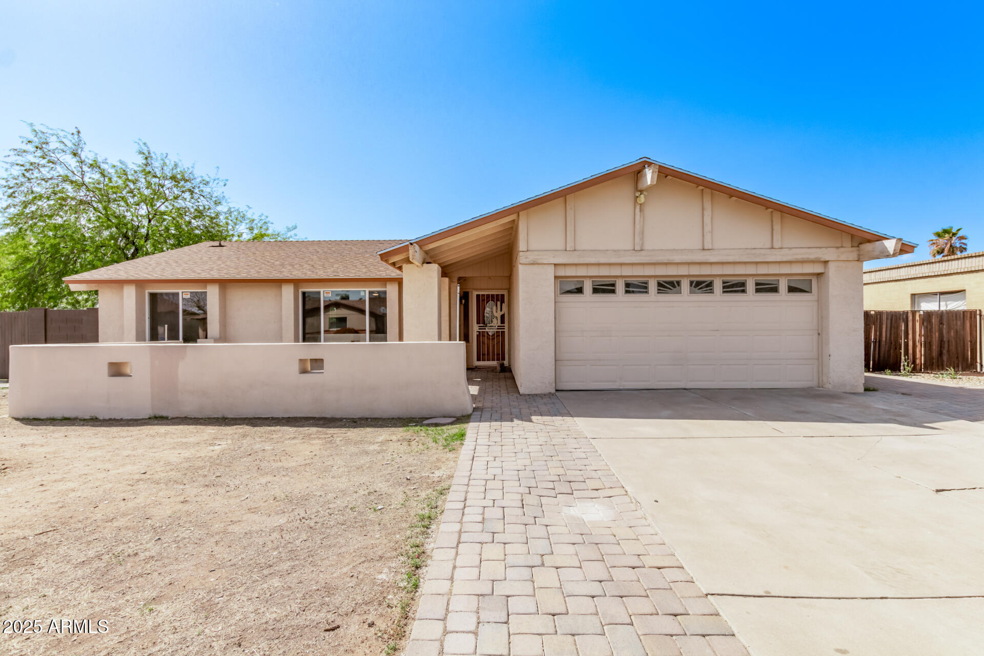 3941 W DESERT HILLS Drive