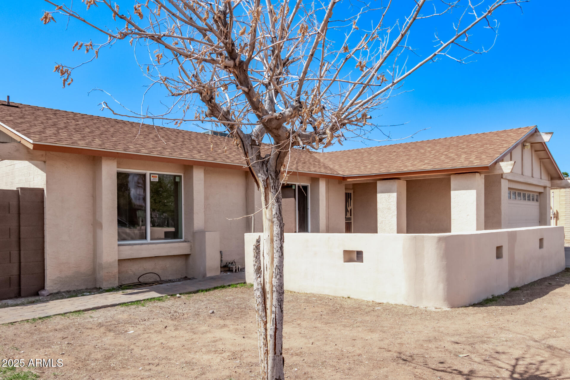 3941 W DESERT HILLS Drive
