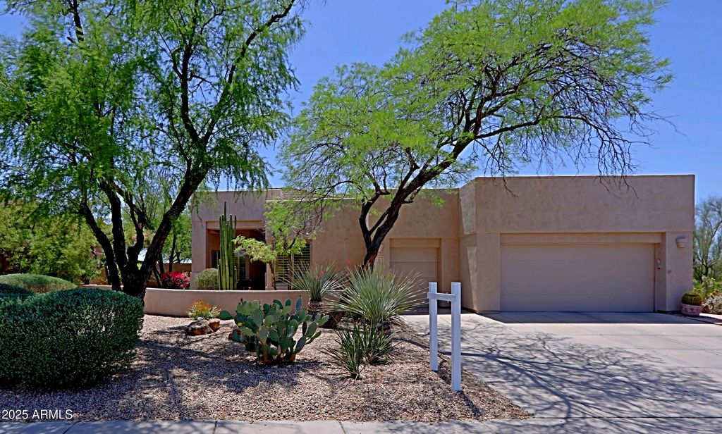 Photo of 32516 N 68th Place, Scottsdale, AZ 85266 (MLS # 6870557)