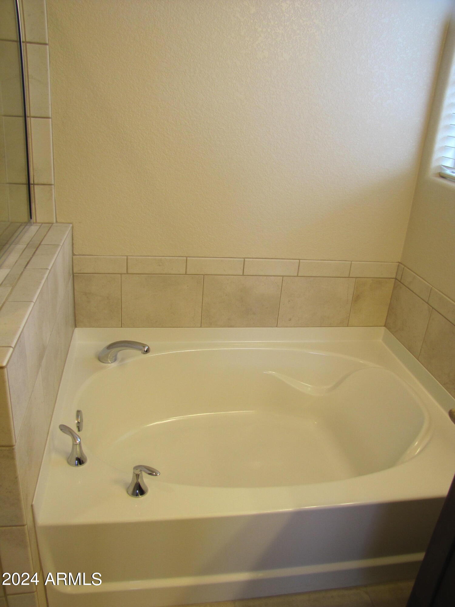ESTATES AT HOLIDAY - Residential Lease