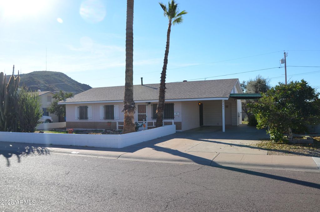 Photo of 2047 W Wood Drive, Phoenix, AZ 85029 (MLS # 7013291)