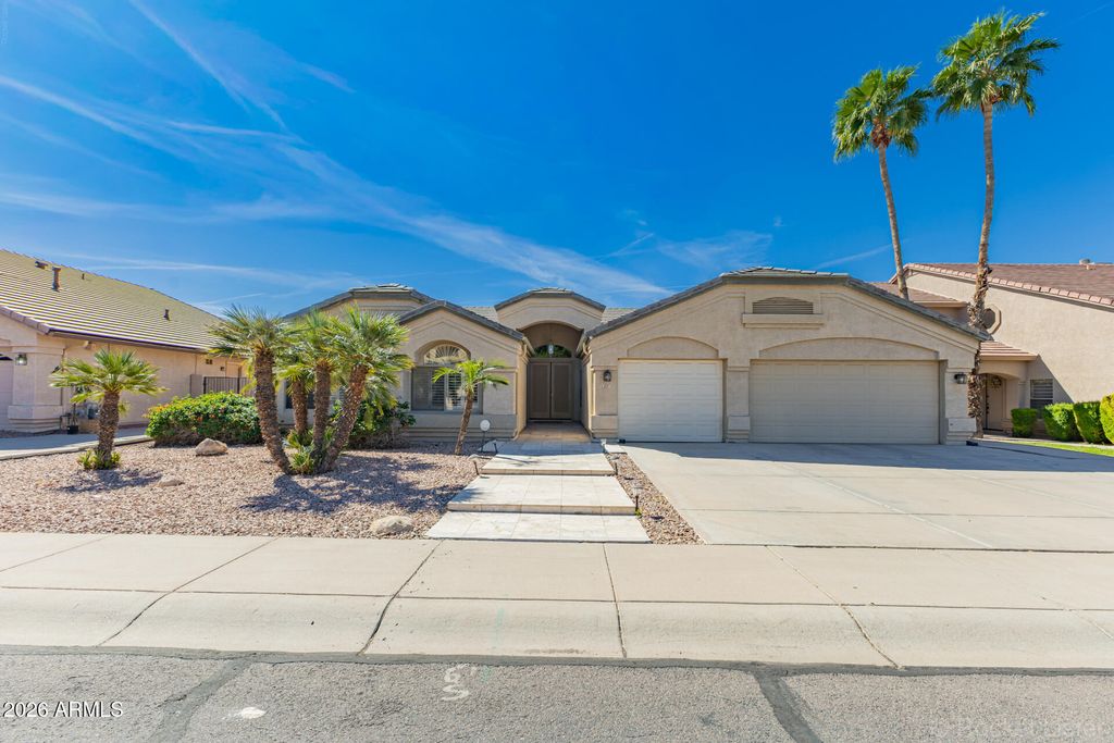Photo of 891 E Gail Drive, Gilbert, AZ 85296 (MLS # 7021461)