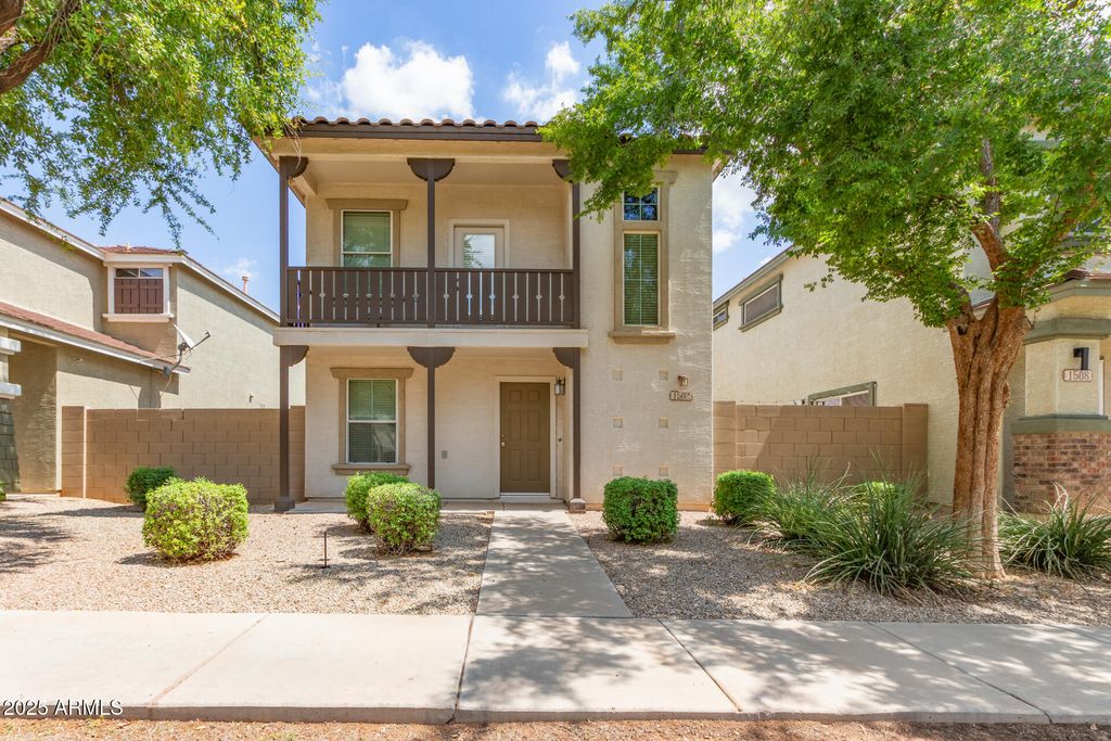 Photo of 1502 S Roadrunner Drive, Gilbert, AZ 85296 (MLS # 6913315)