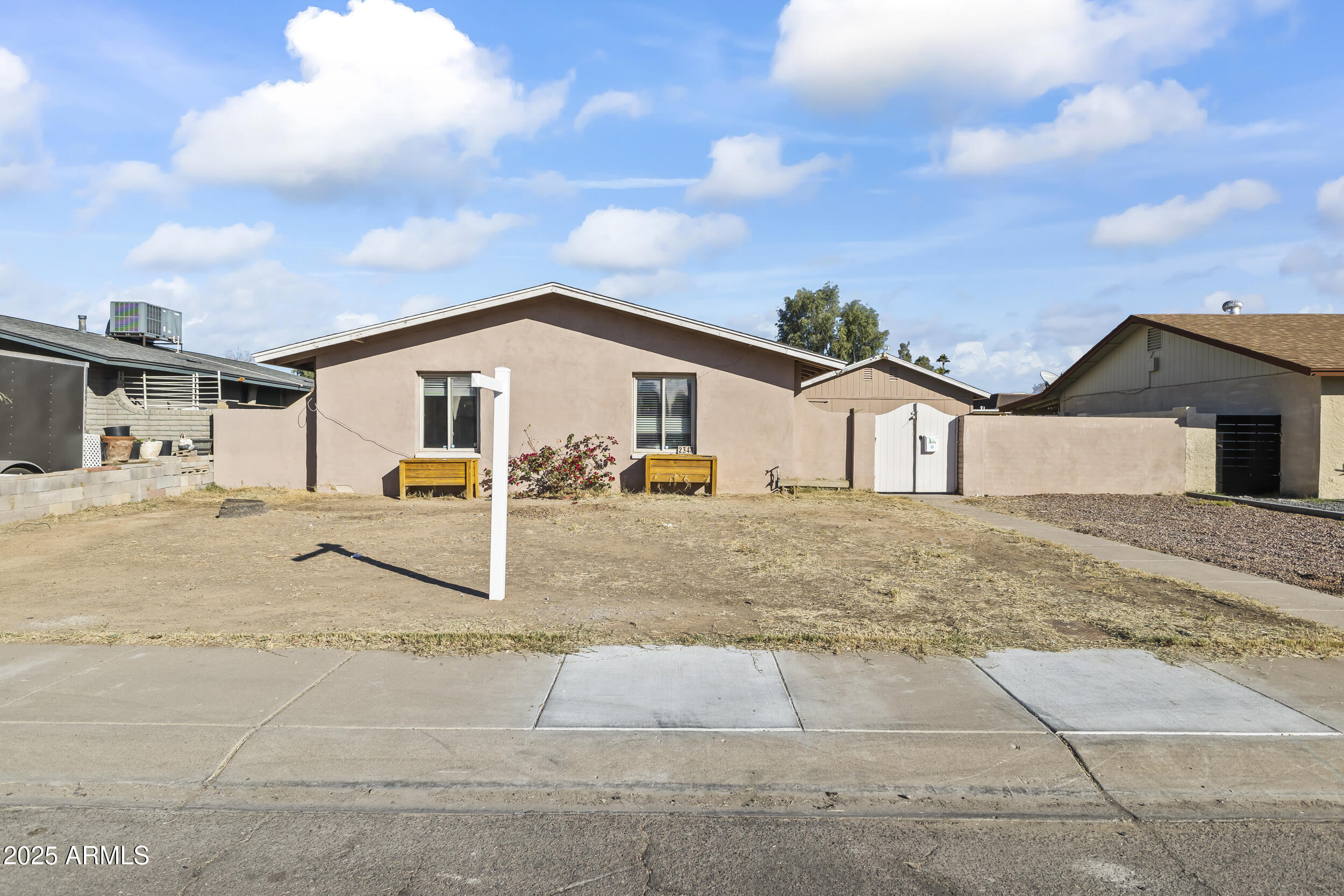 2348 W LAUREL Lane